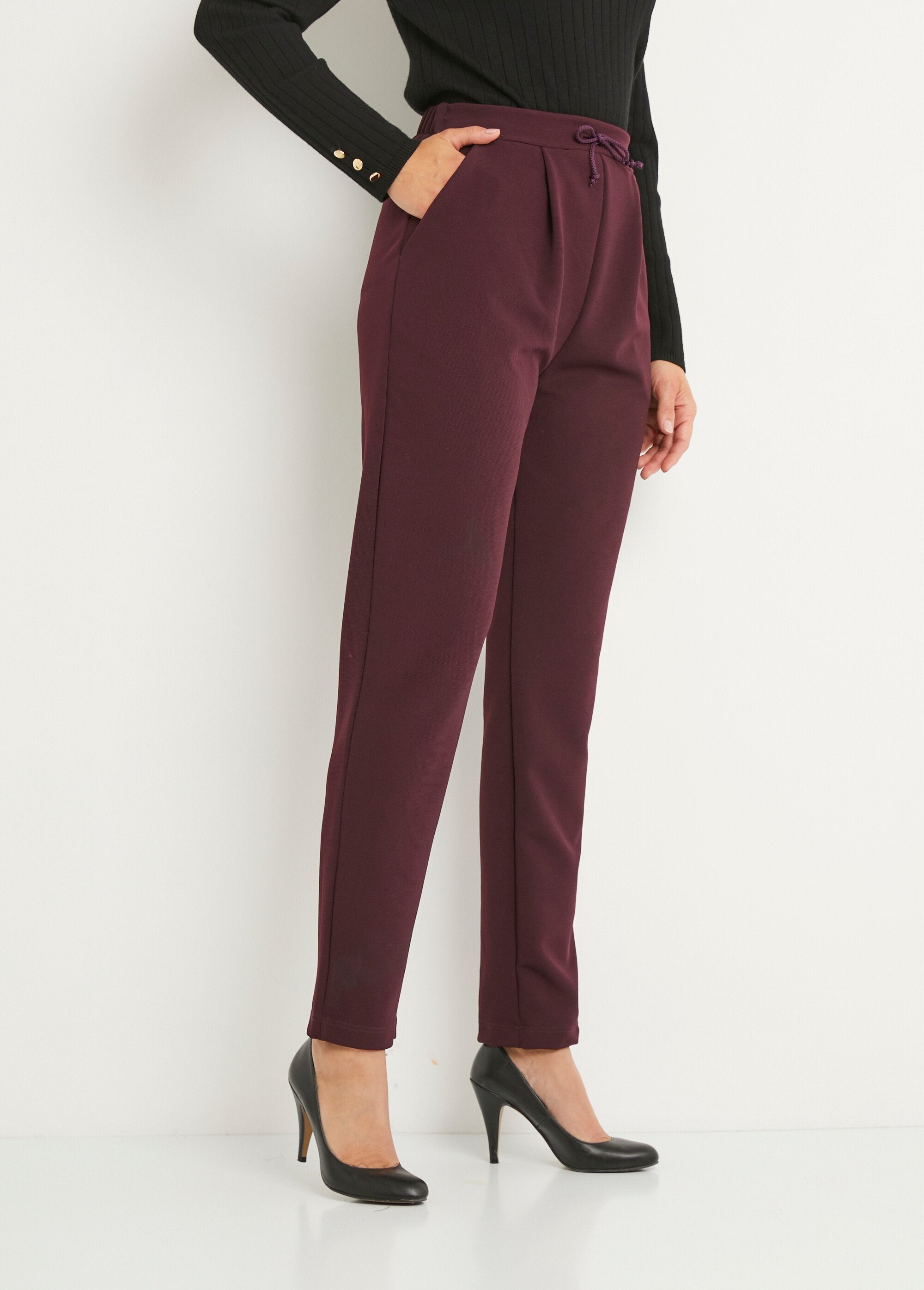 Rechte_broek_met_elastische_tailleband_in_stretch_breisel_Bordeaux_DR1_slim