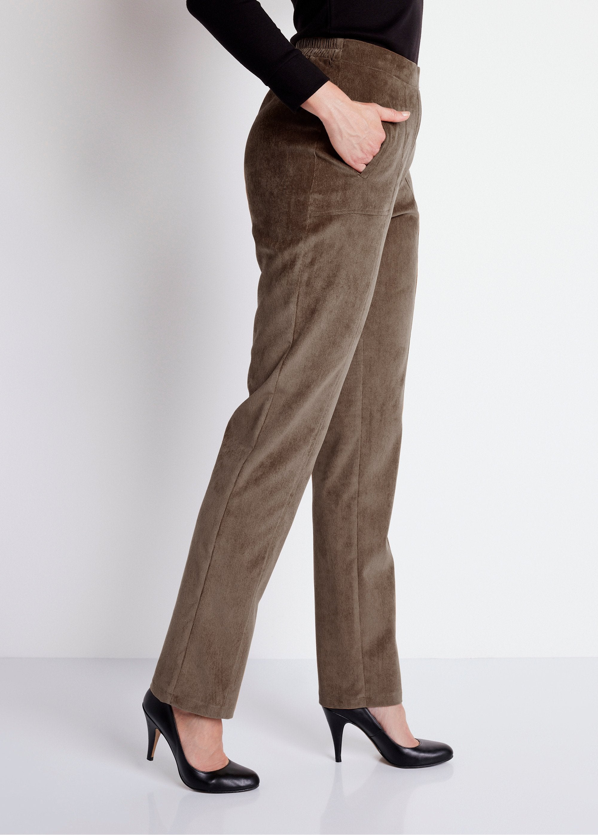 Rechte_broek_met_elastische_tailleband_in_milleraies_fluweel_Wrat_DR1_slim