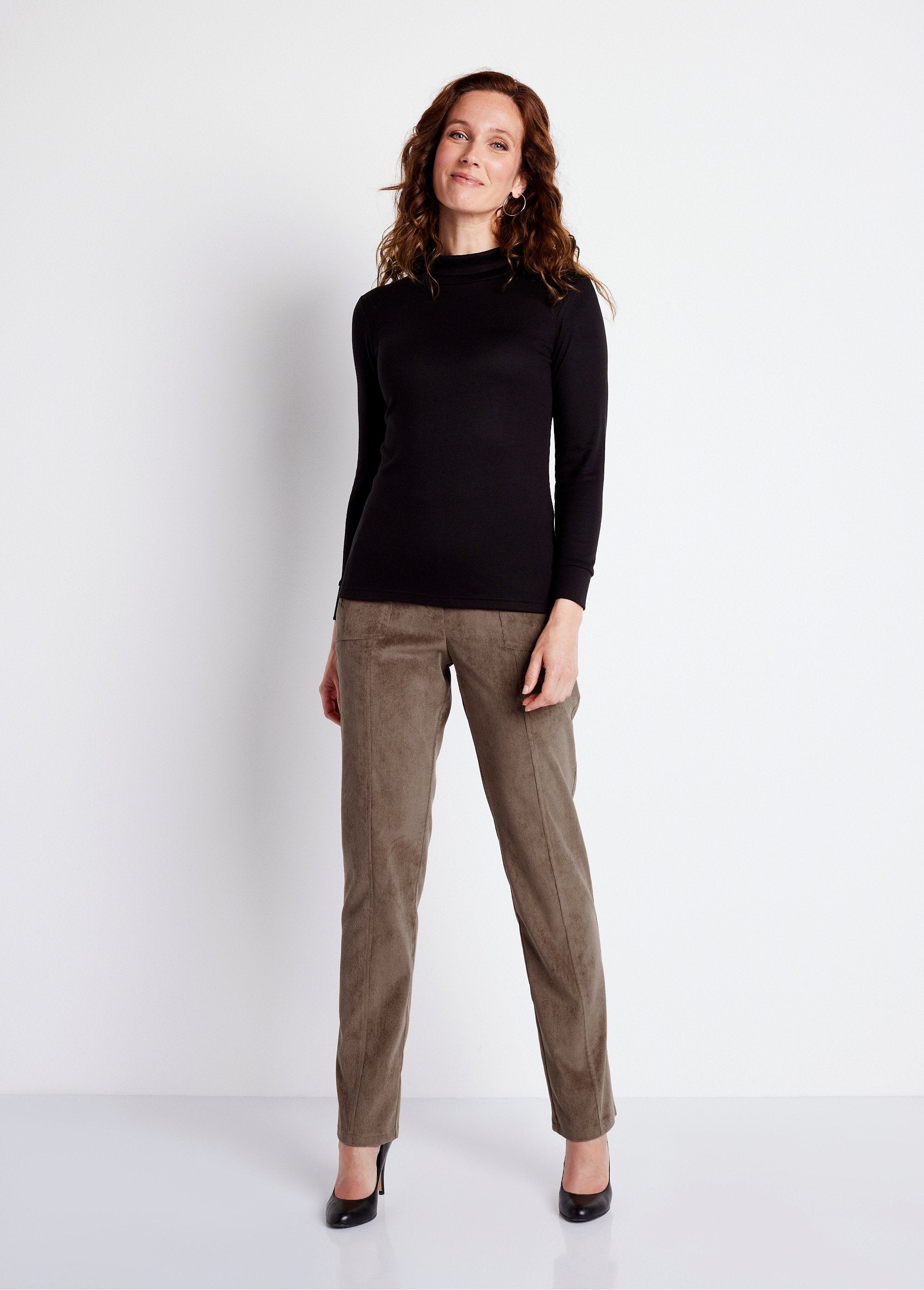 Rechte_broek_met_elastische_tailleband_in_milleraies_fluweel_Wrat_SF1_slim