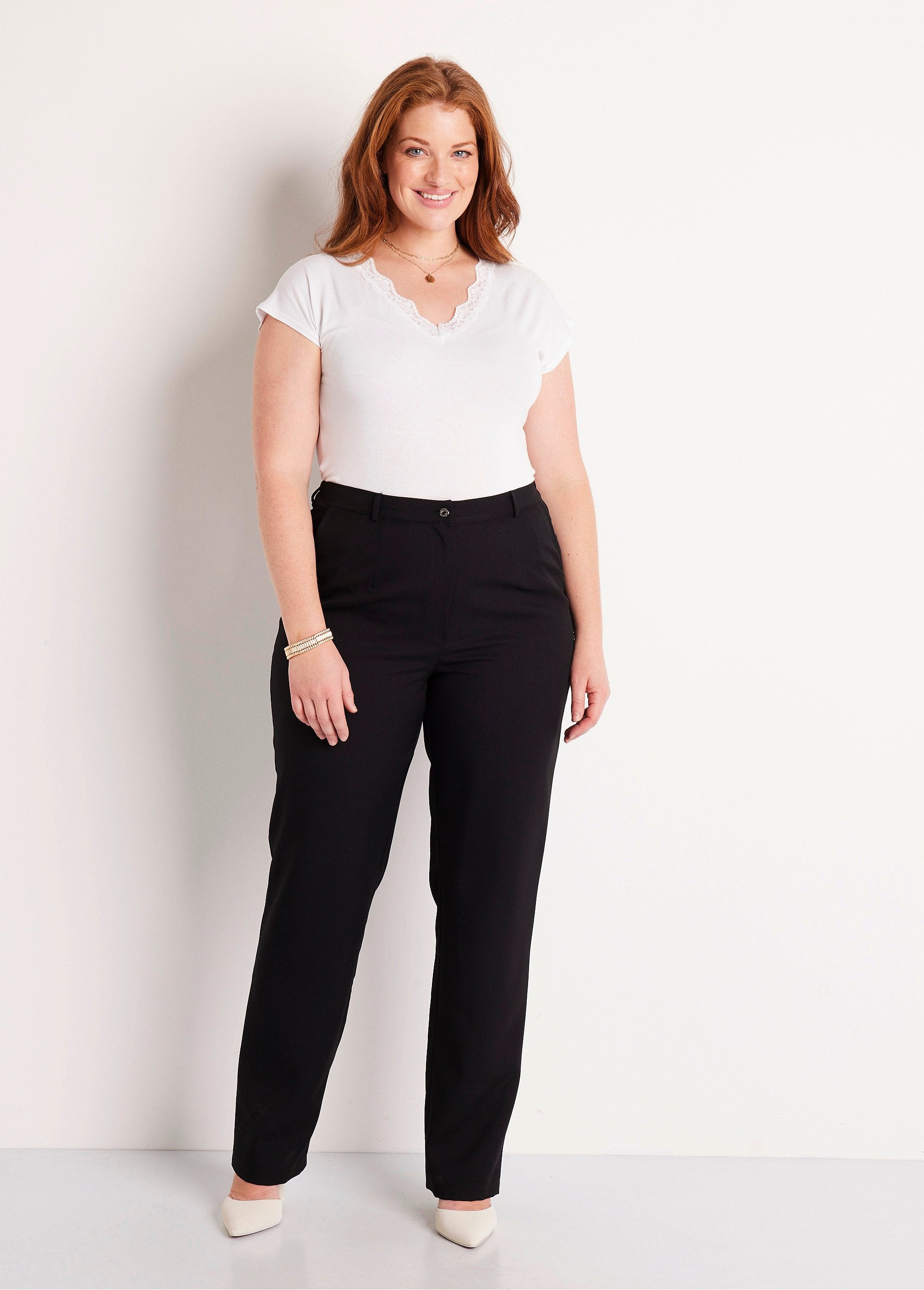 Effen_broek_met_rechte_pijpen_en_semi-elastische_tailleband_ZWART_SF1_curvy