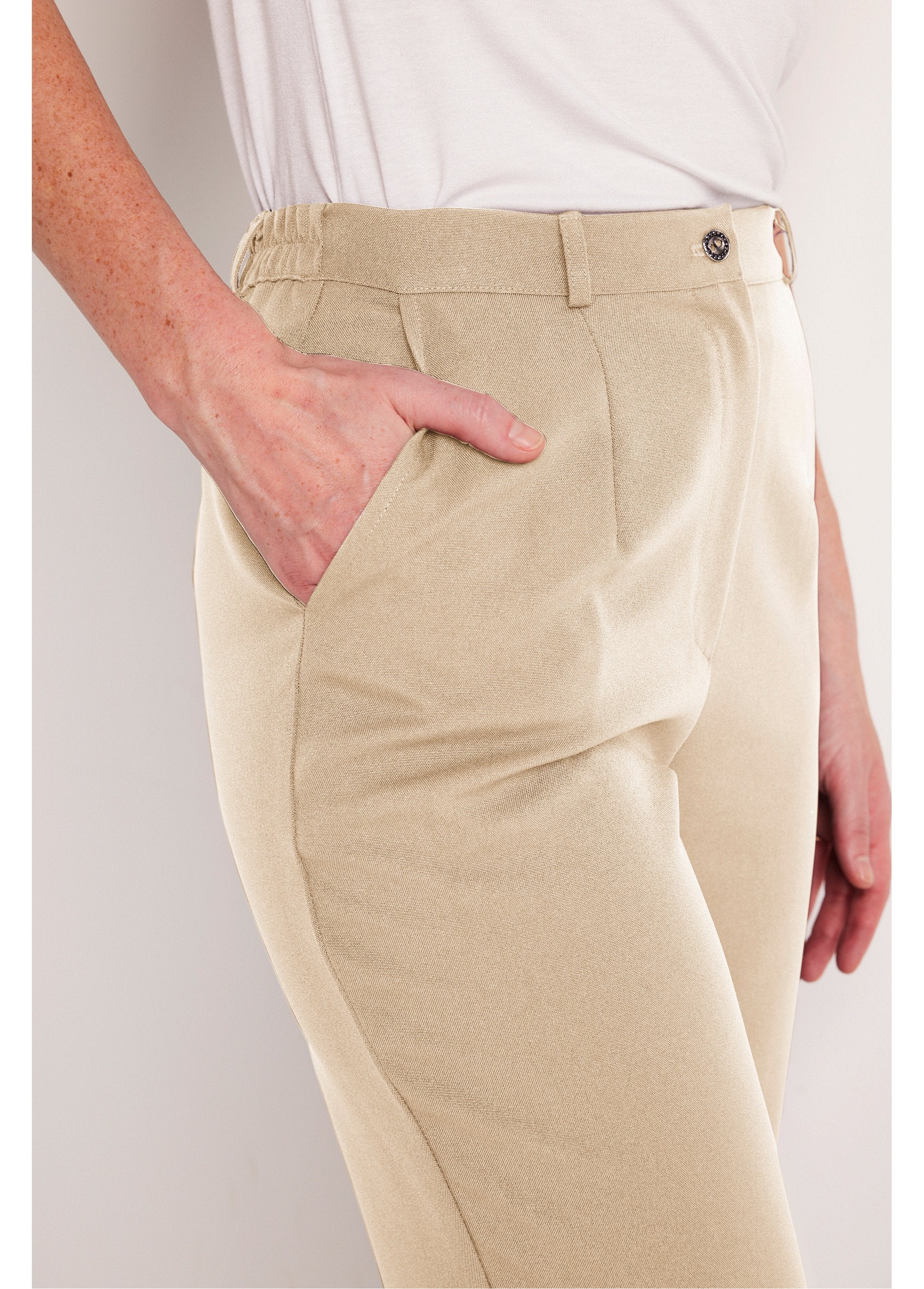 Effen_broek_met_rechte_pijpen_en_semi-elastische_tailleband_Zand_DE1_slim