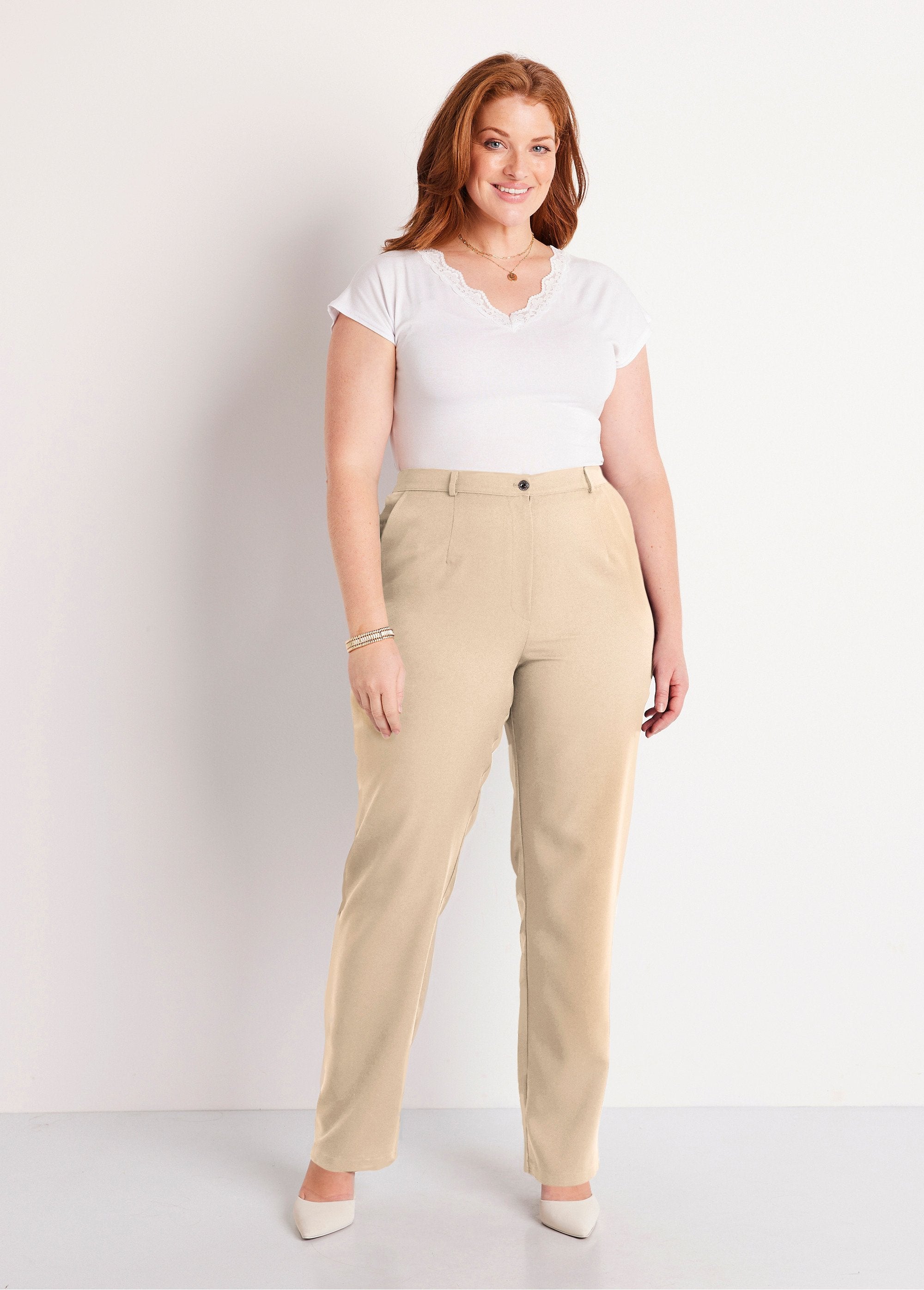 Effen_broek_met_rechte_pijpen_en_semi-elastische_tailleband_Zand_SF1_curvy