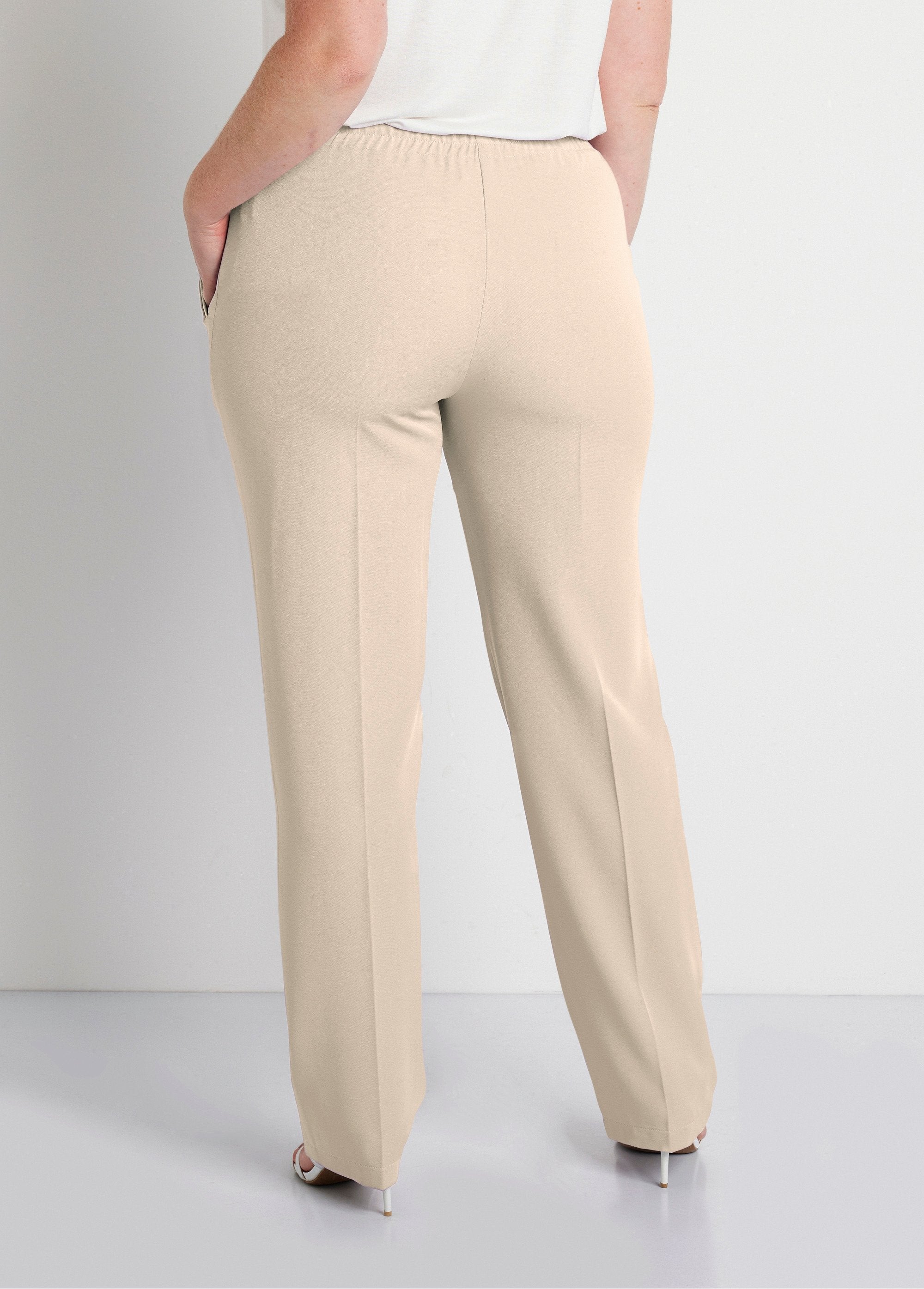 Rechte_broek_met_semi-elastische_tailleband_Zand_DO1_curvy