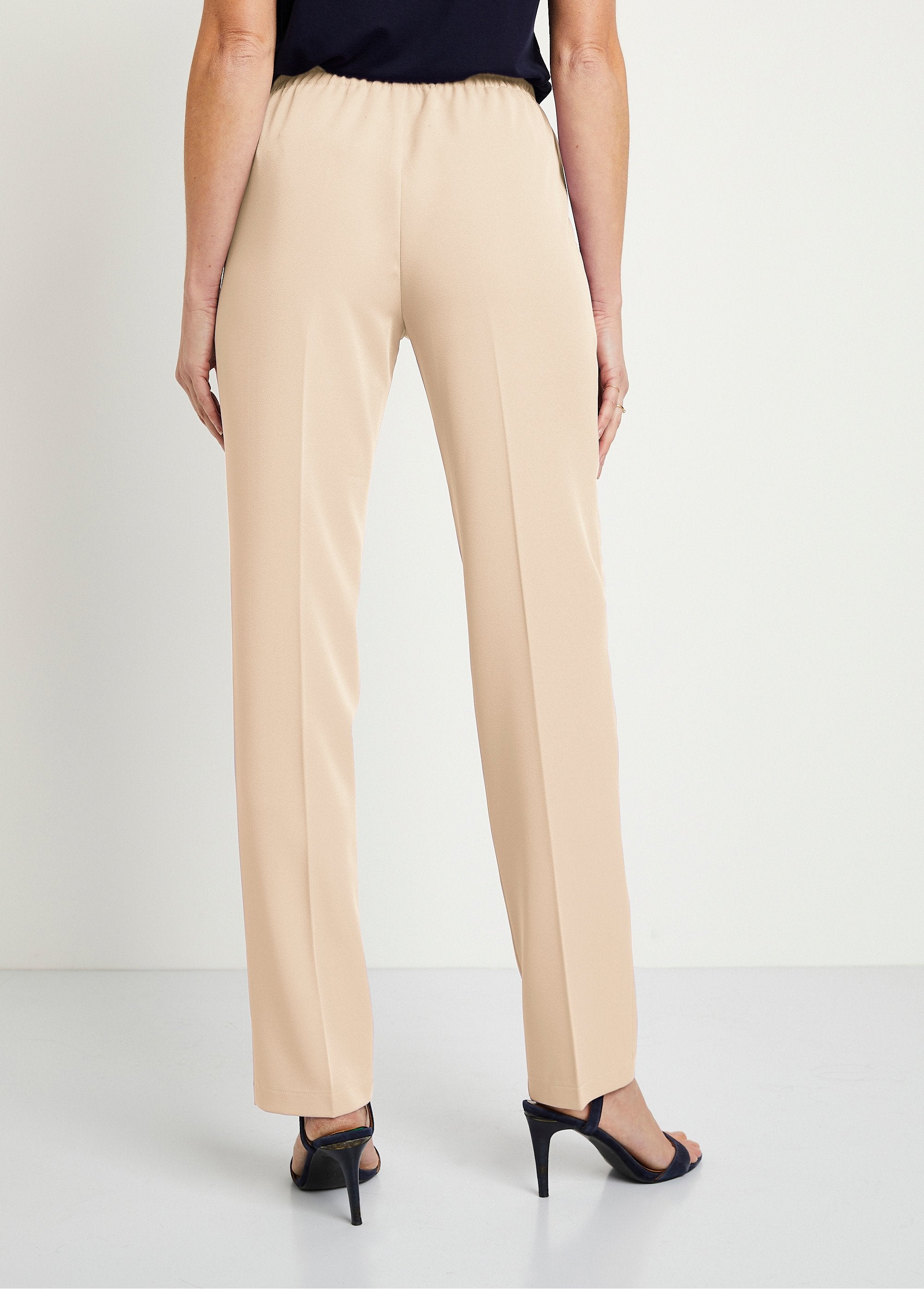 Rechte_broek_met_semi-elastische_tailleband_Zand_DO1_slim