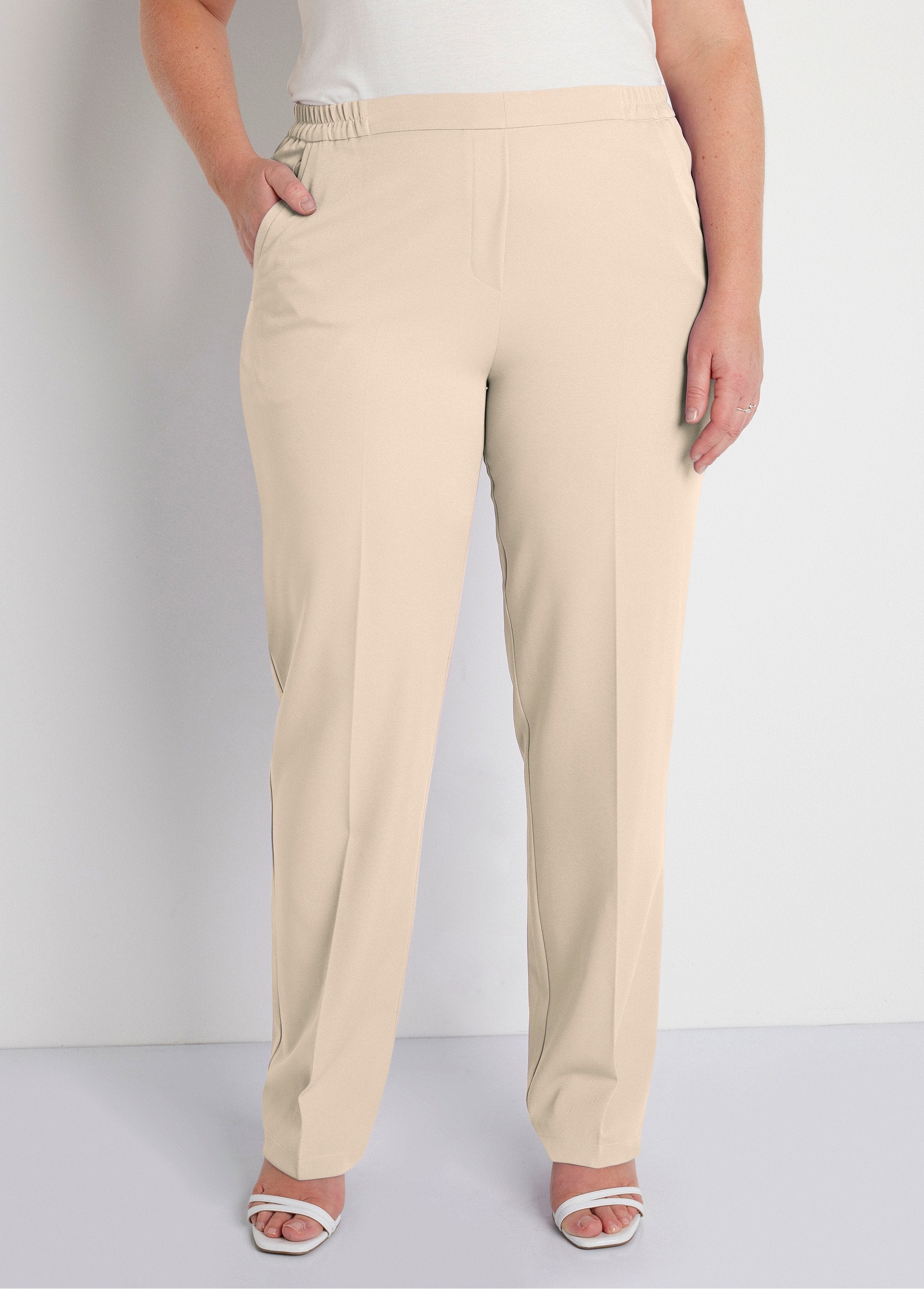 Rechte_broek_met_semi-elastische_tailleband_Zand_FA1_curvy