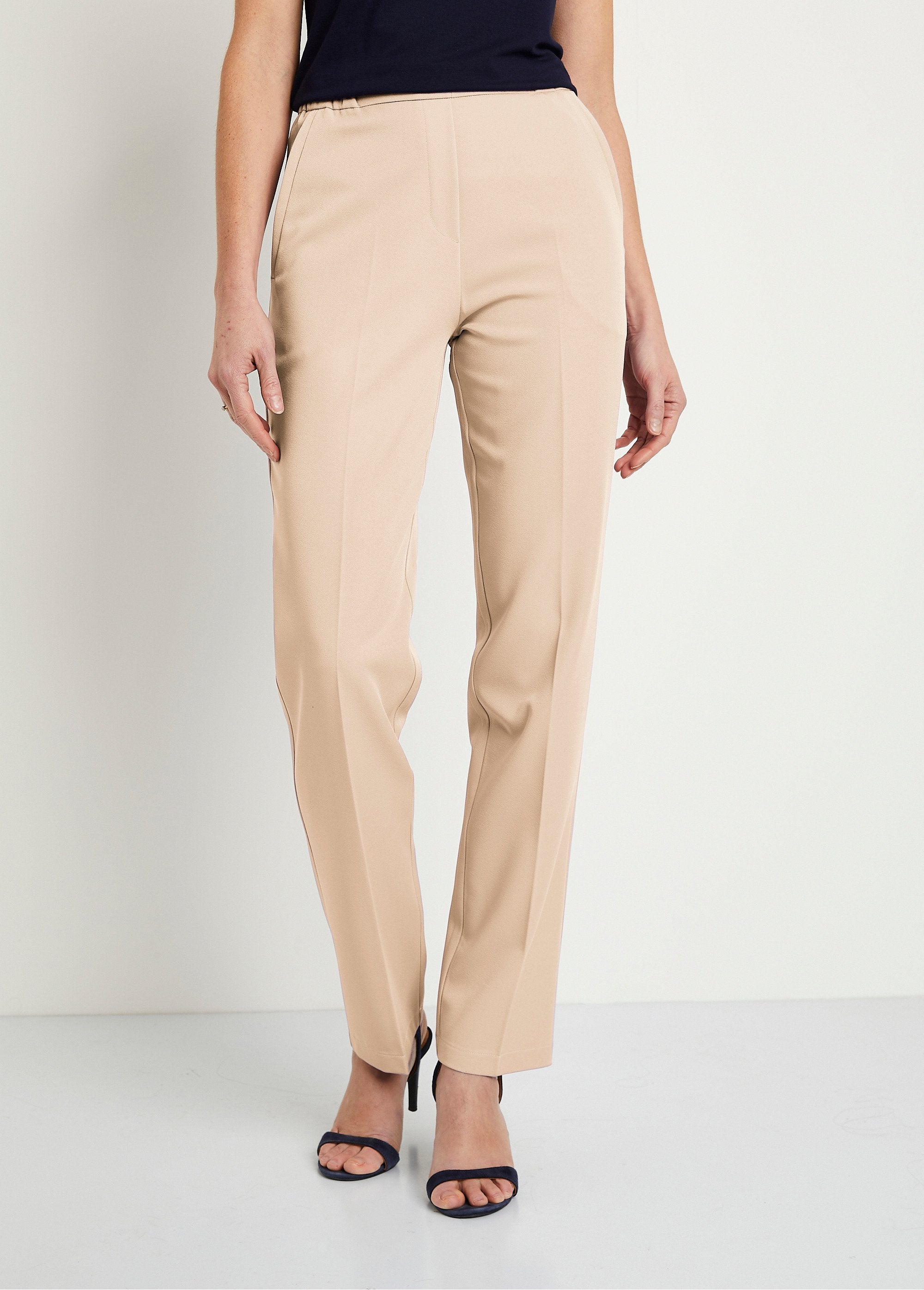 Rechte_broek_met_semi-elastische_tailleband_Zand_FA1_slim