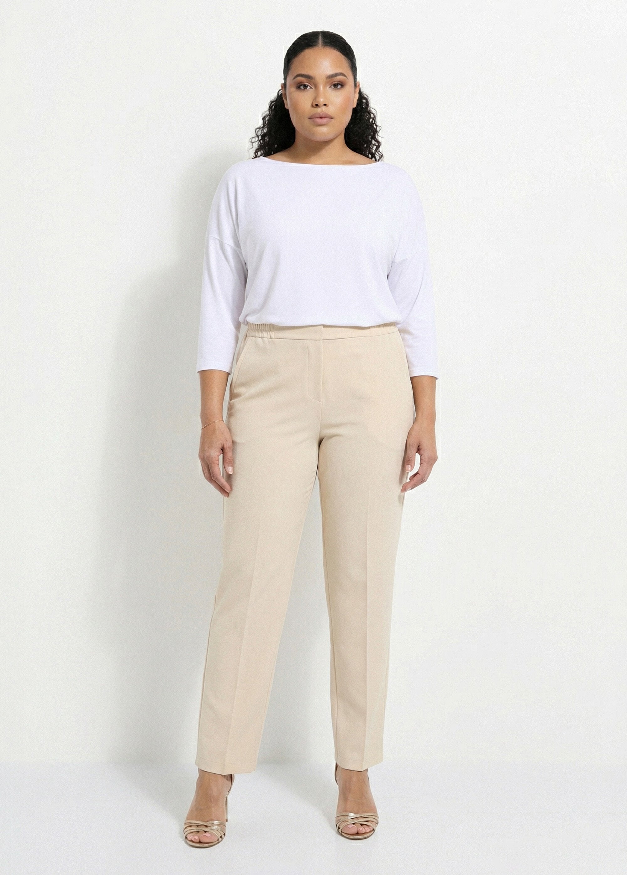 Rechte_broek_met_semi-elastische_tailleband_Zand_SF1_curvy