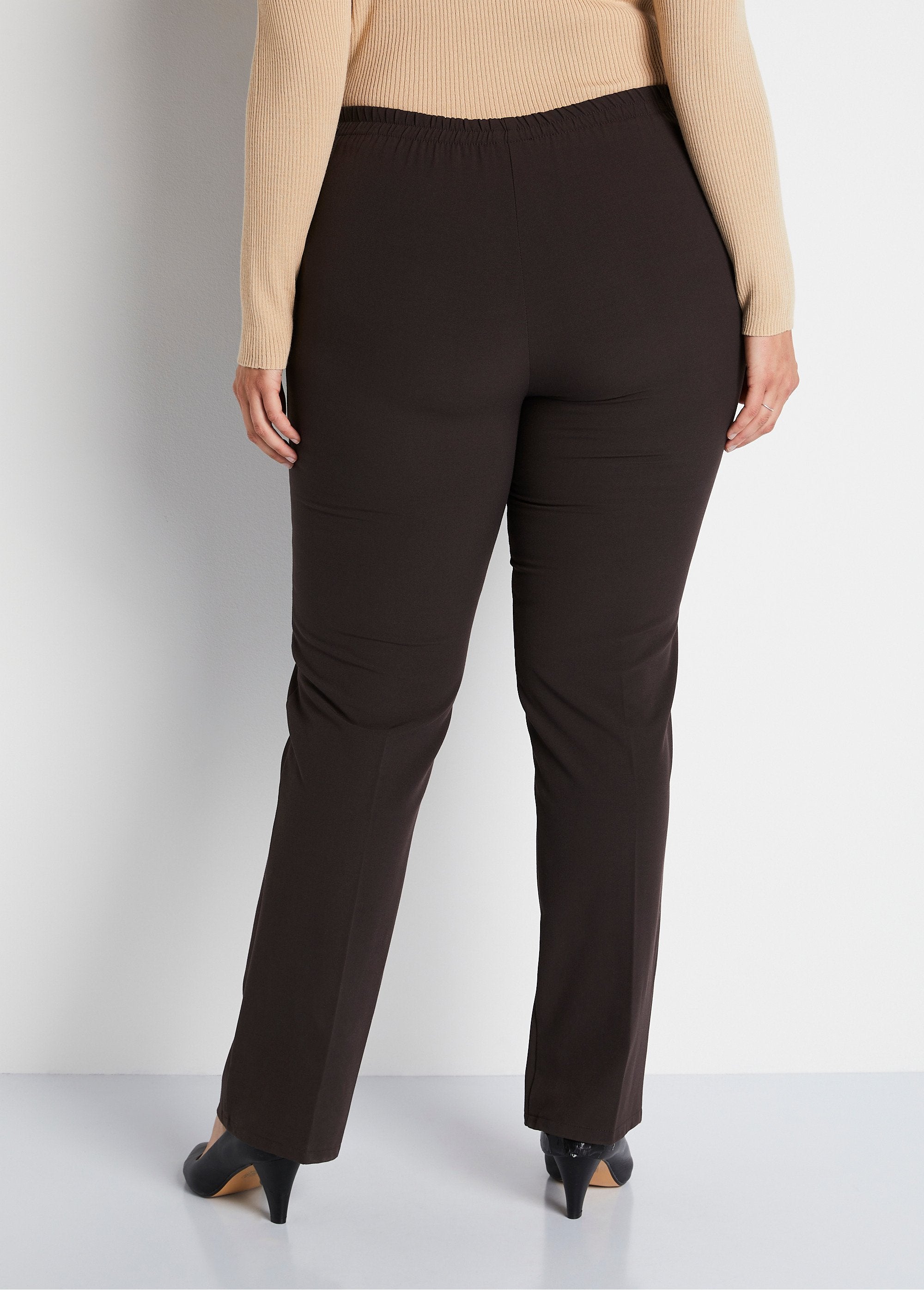 Rechte_broek_met_semi-elastische_tailleband_BRUIN_DO1_curvy