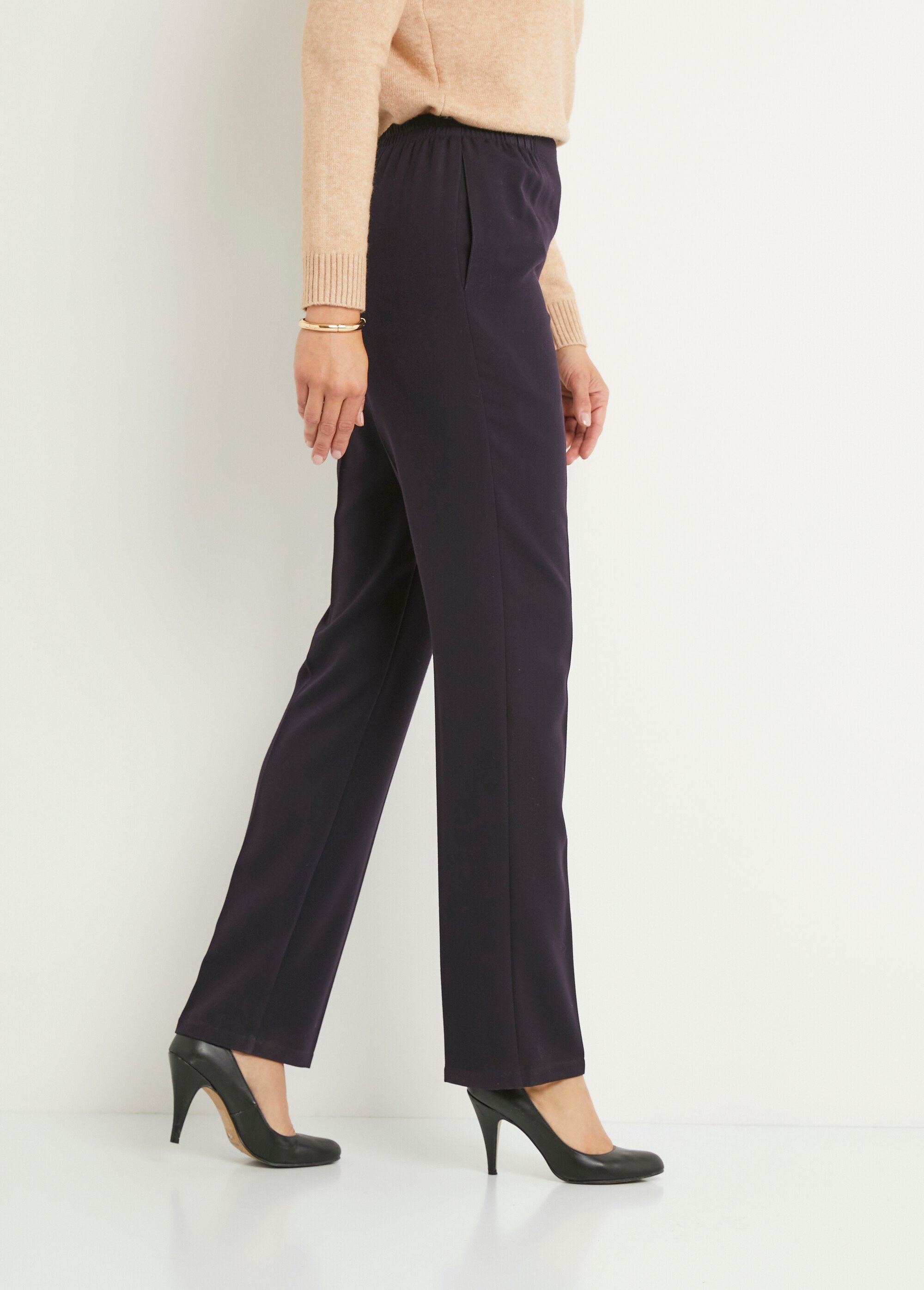 Broek_met_rechte_pijpen,_semi-elastische_tailleband_en_plat_buikje_Gewoon_pruim_DR1_slim