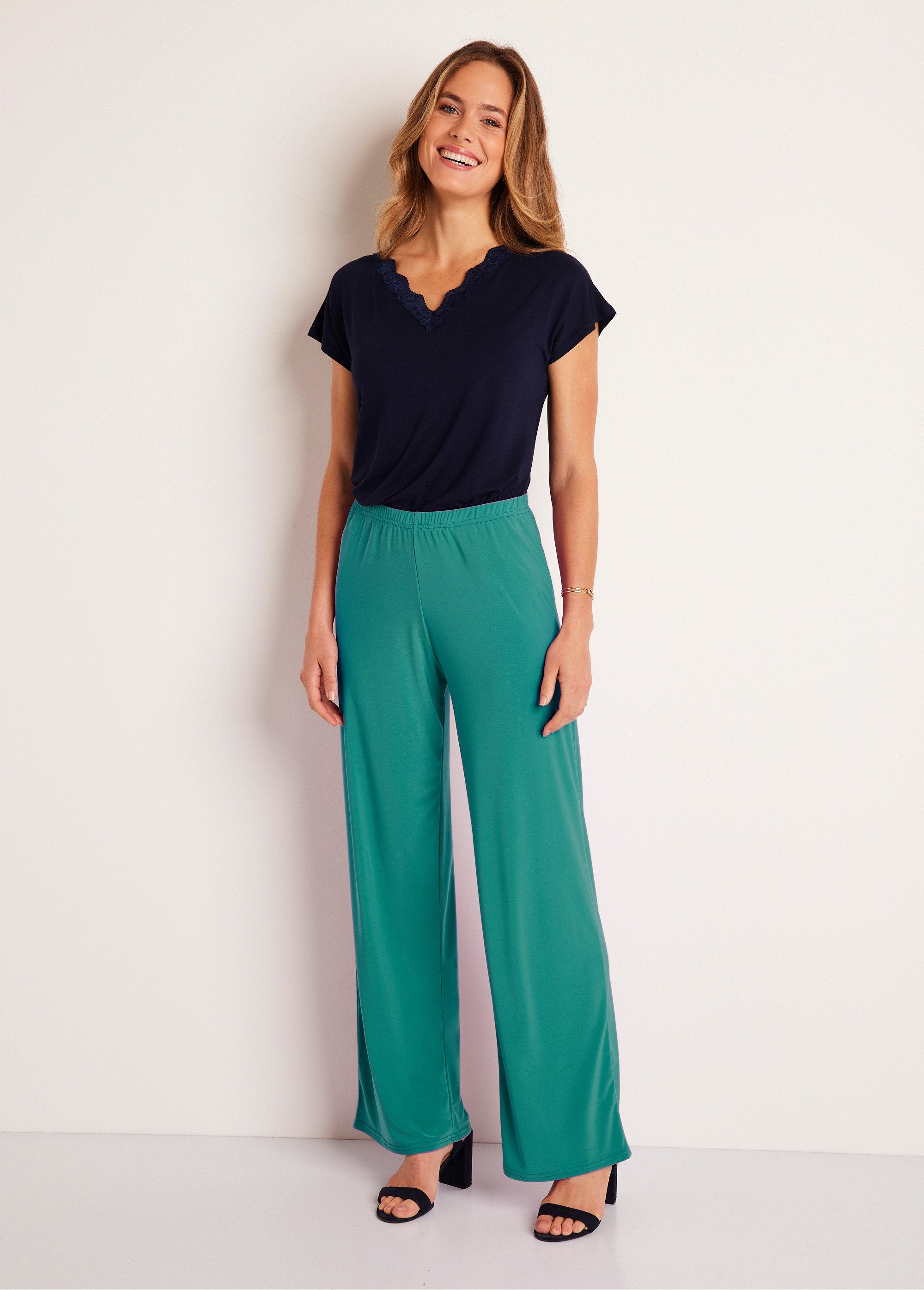 Vloeiende_broek_met_elastische_gebreide_tailleband_Effen_groen_SF1_slim