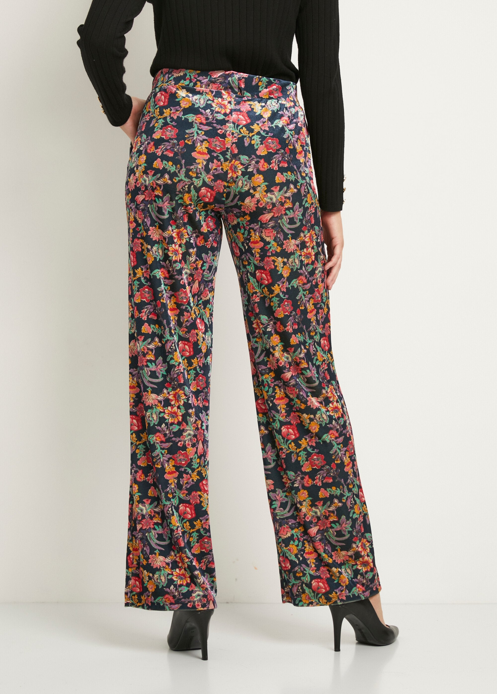 Soepele_broek_met_semi-elastische_taille_in_gebloemd_fluweel_Marine_et_rose_DO1_slim