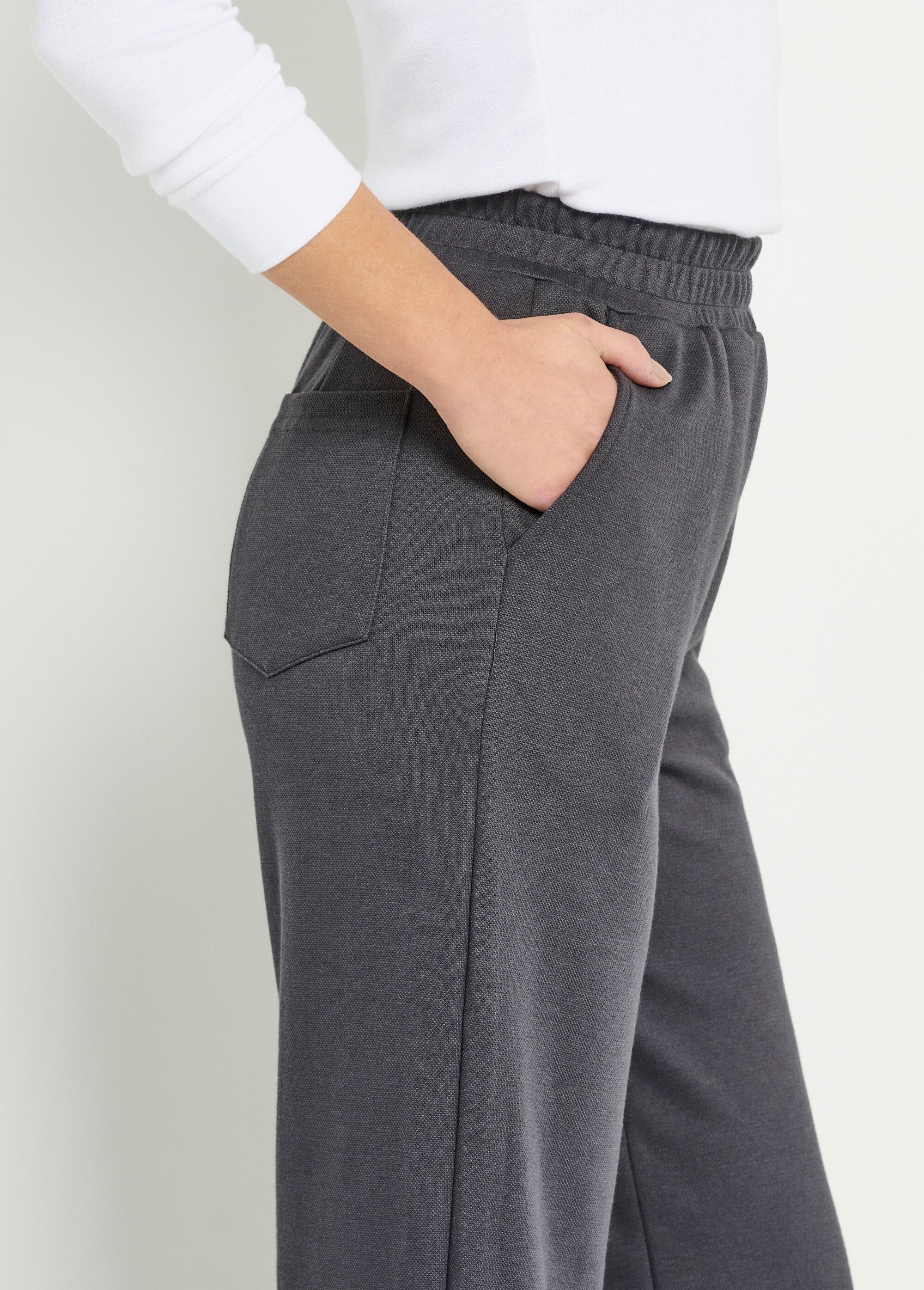 Comfort_broek_met_wijde_pijpen_van_polo-mesh_Gris_DE1_slim