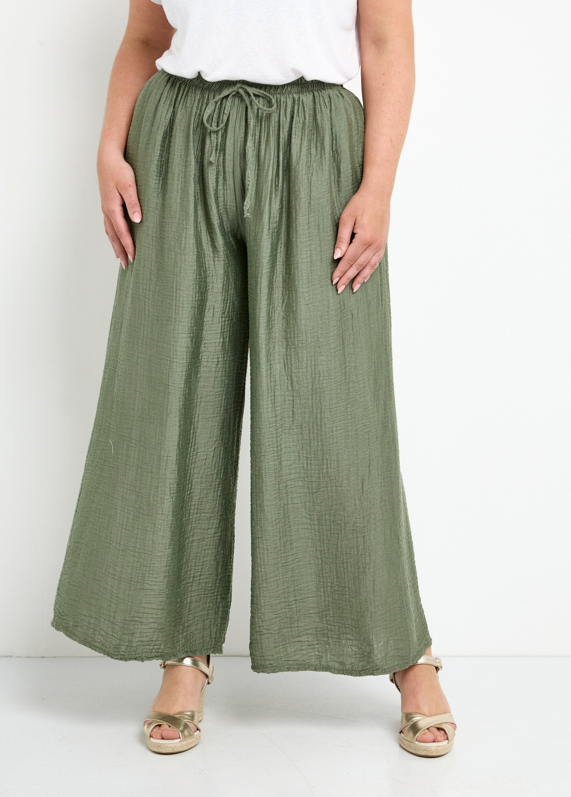 Wijd_uitlopende_broek_van_Lyocell_Kaki_FA1_curvy