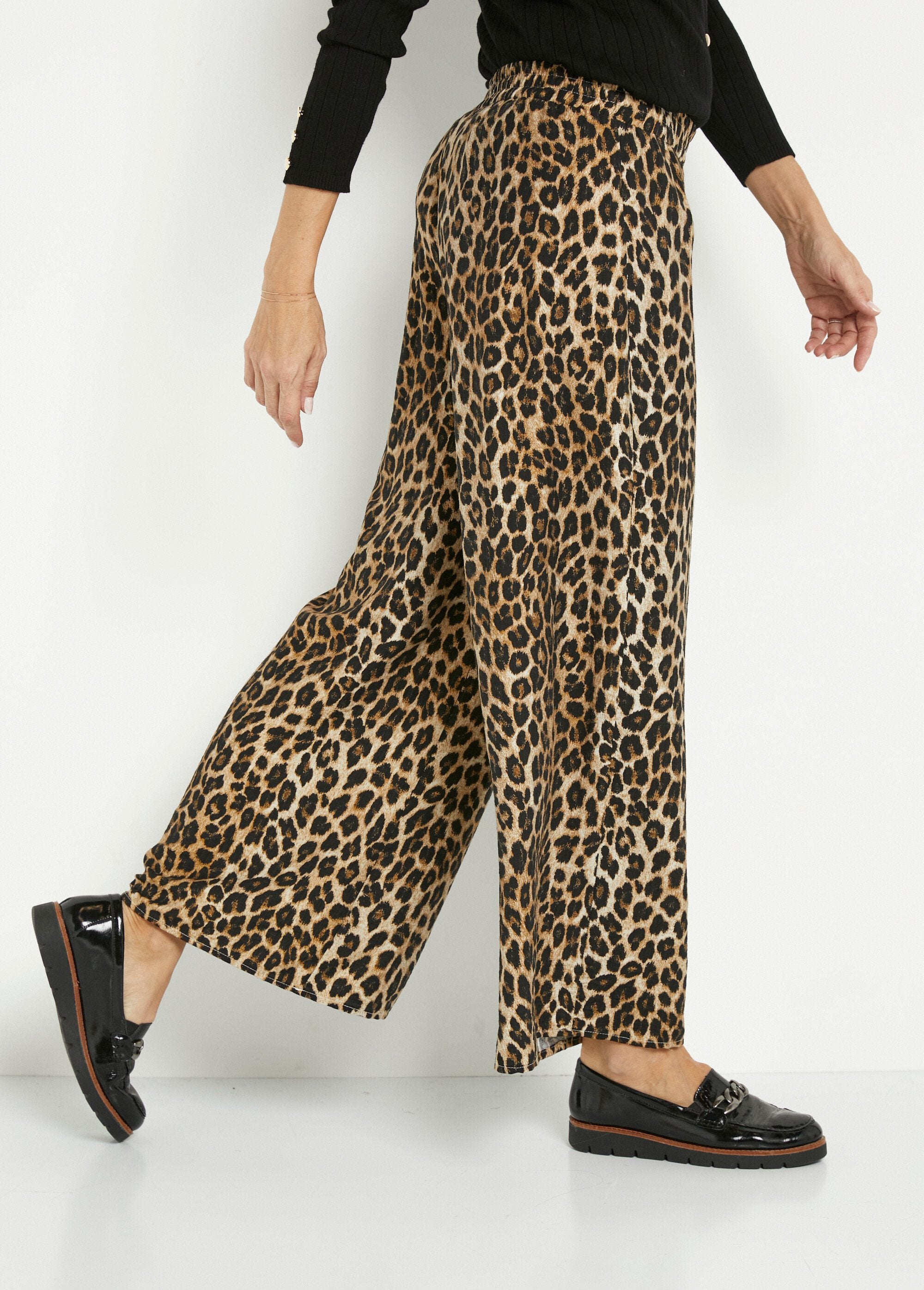 Broek_met_wijde_pijpen_en_luipaardprint_en_elastische_tailleband_Leopard_DR1_slim