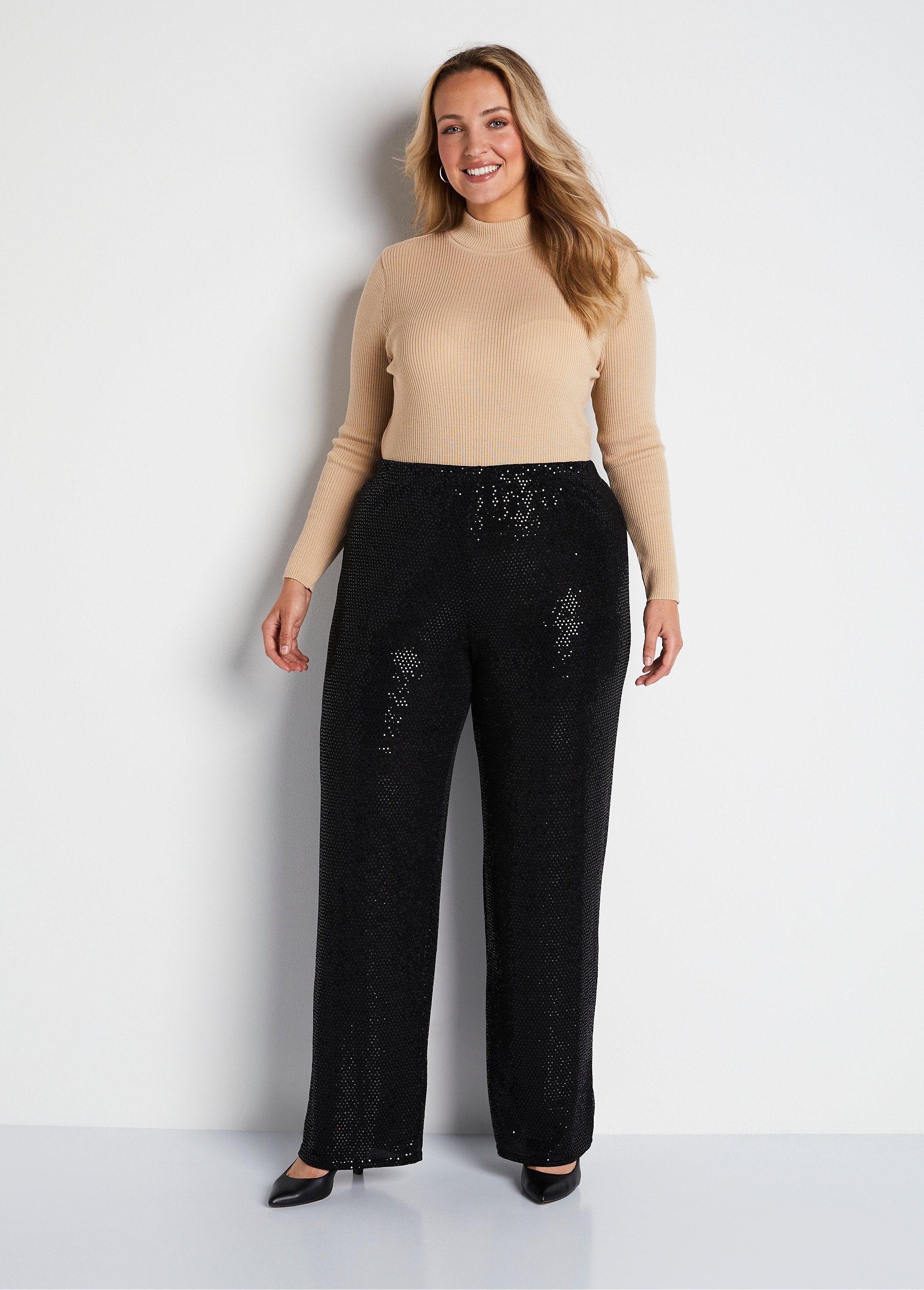 Broek_met_wijde_pijpen_en_elastische_tailleband_van_mesh_met_pailletten_ZWART_SF1_curvy