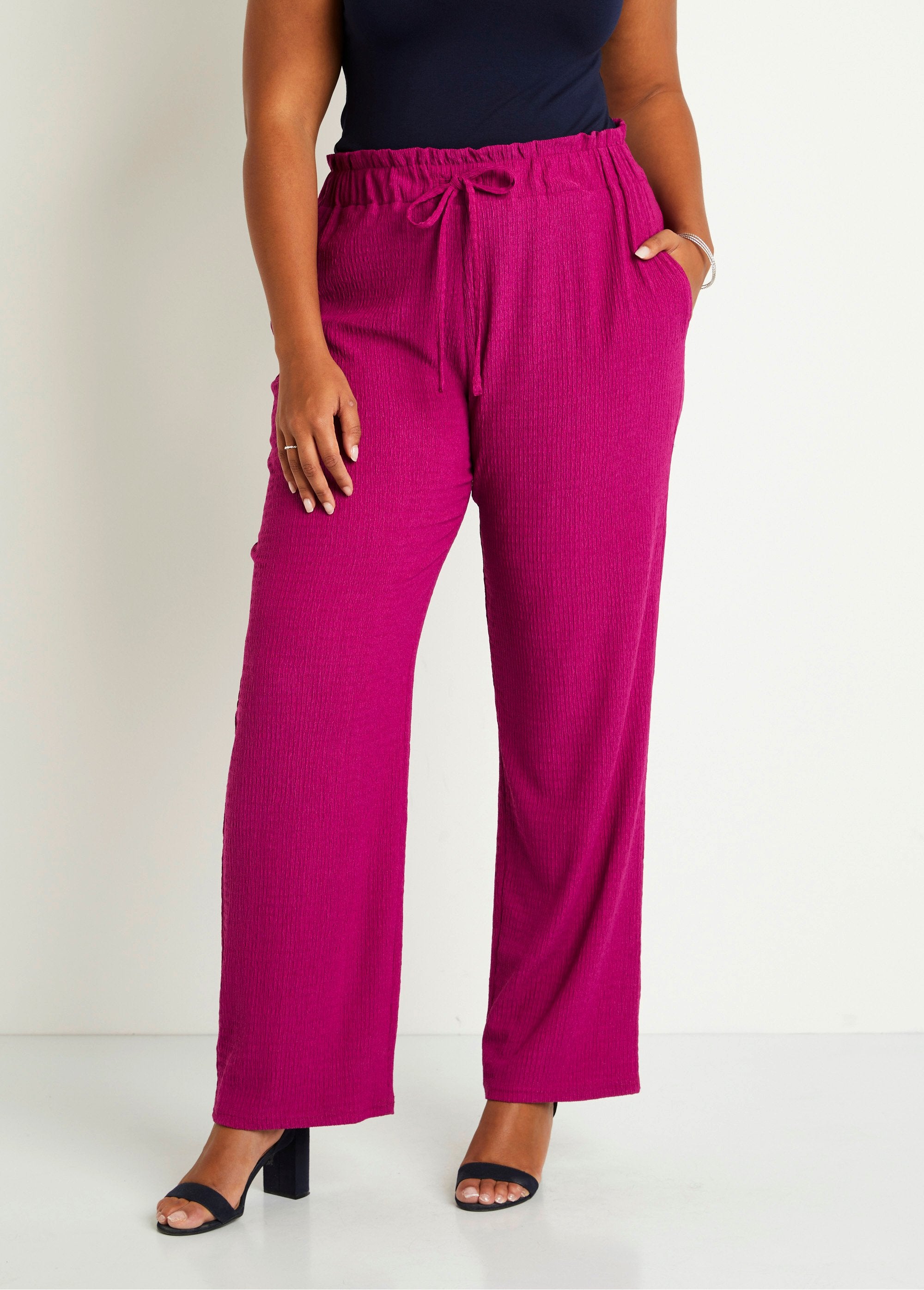 Broek_met_wijde_pijpen_en_elastische_gebreide_tailleband_Fuchsia_FA2_curvy