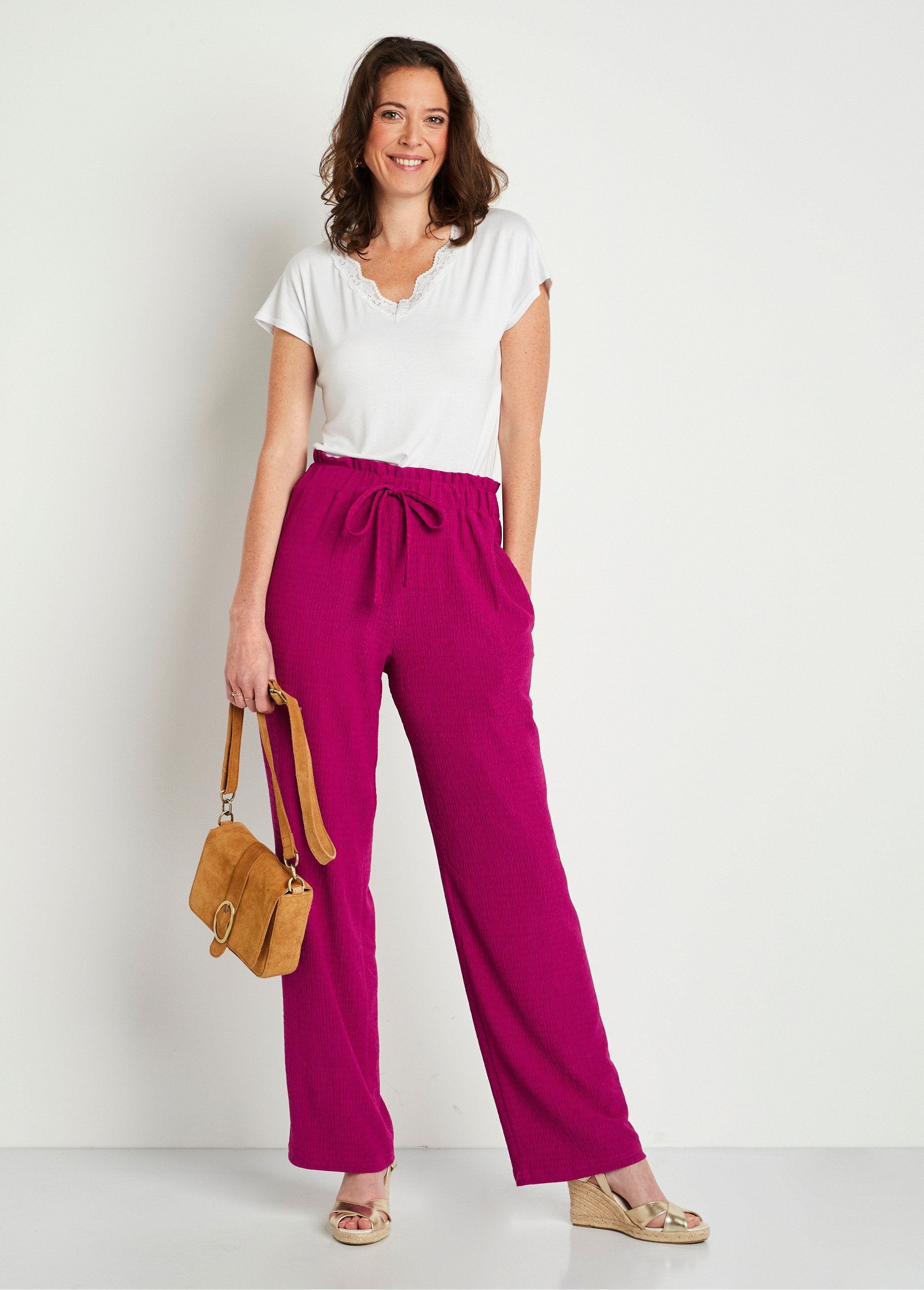 Broek_met_wijde_pijpen_en_elastische_gebreide_tailleband_Fuchsia_SF1_slim