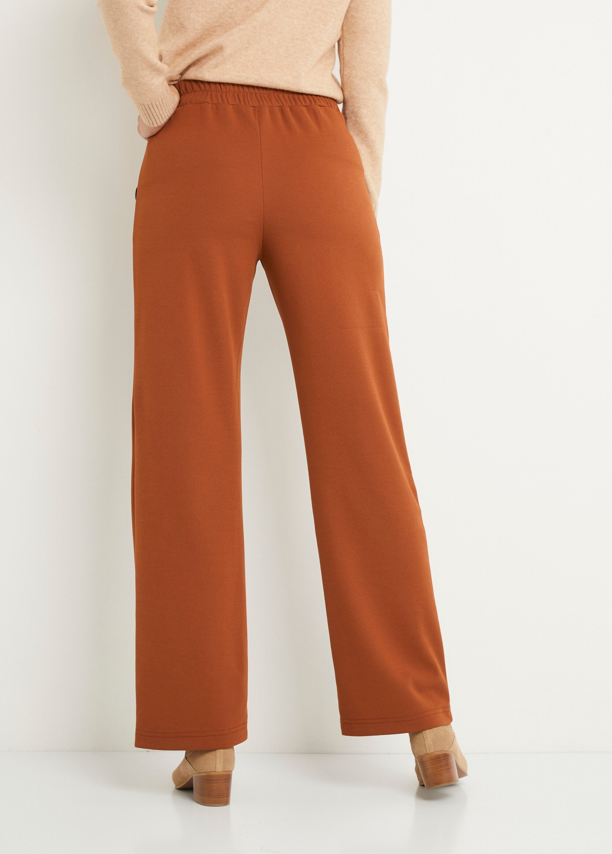 Semi-elastische_broek_met_wijde_pijpen,_effen_Camel_DO1_slim