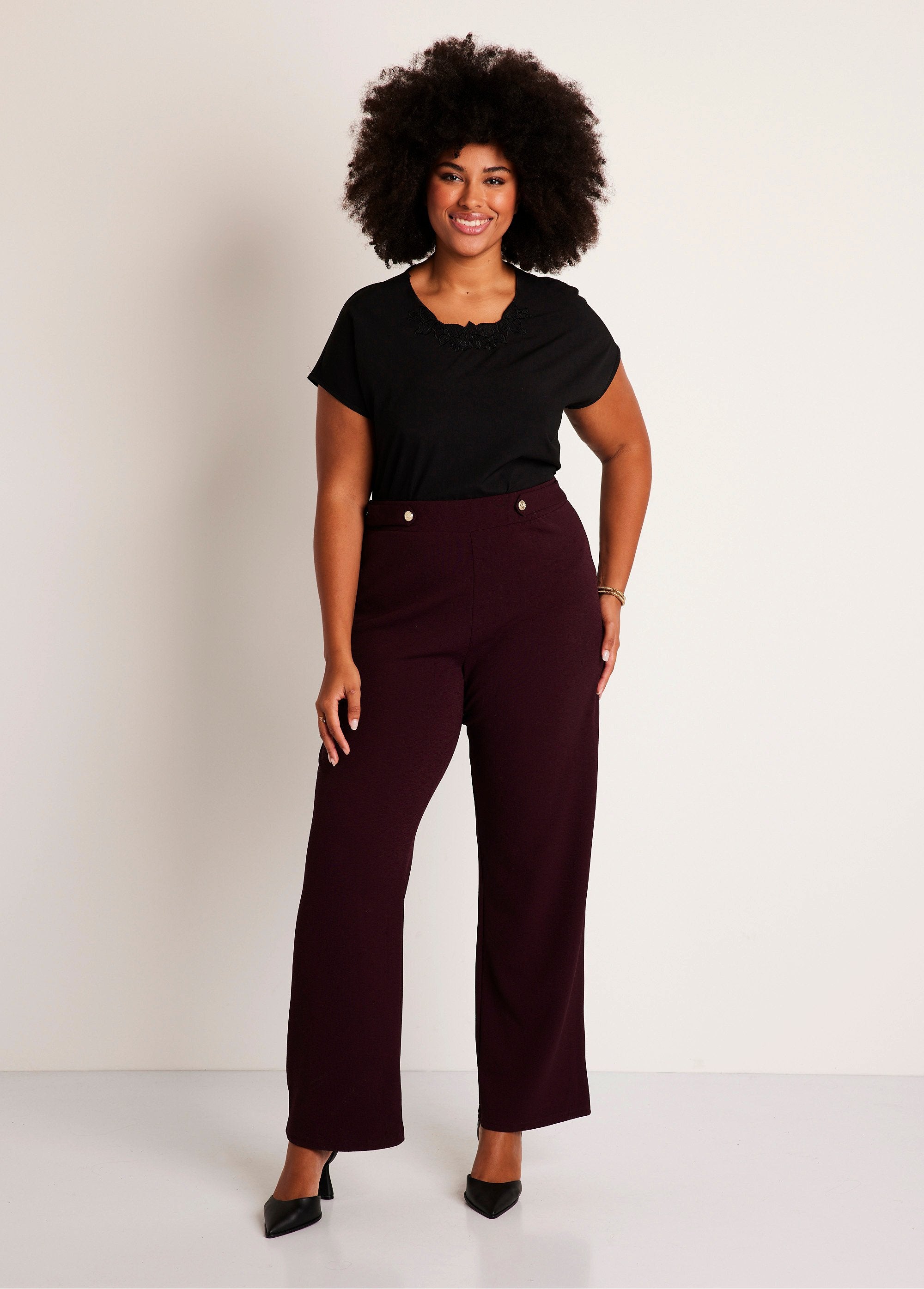 Effen_broek_met_wijde_pijpen_en_semi-elastische_tailleband_Pruim_SF1_curvy