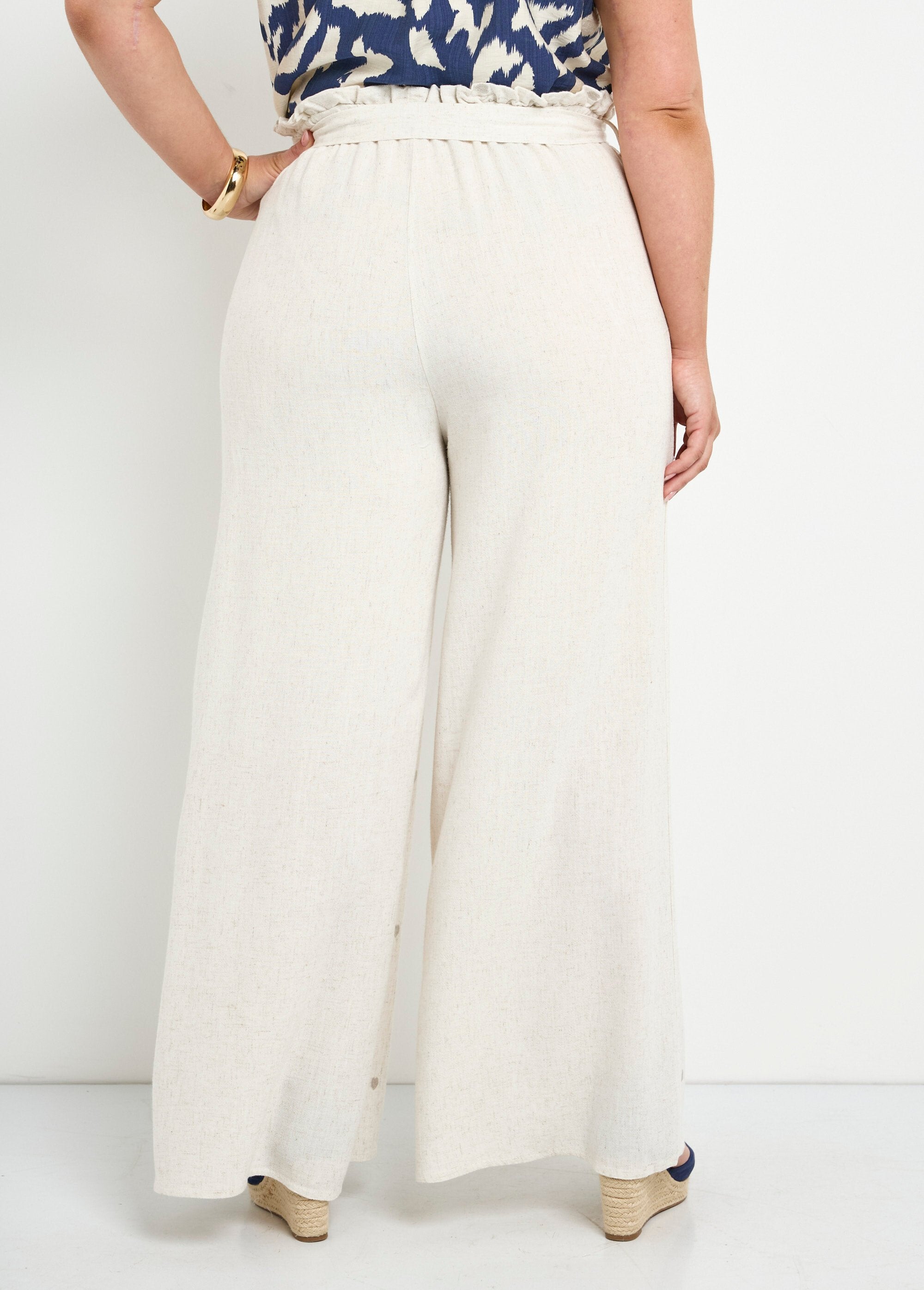 Geborduurde_linnen_broek_met_riem_Ecru_DO1_curvy
