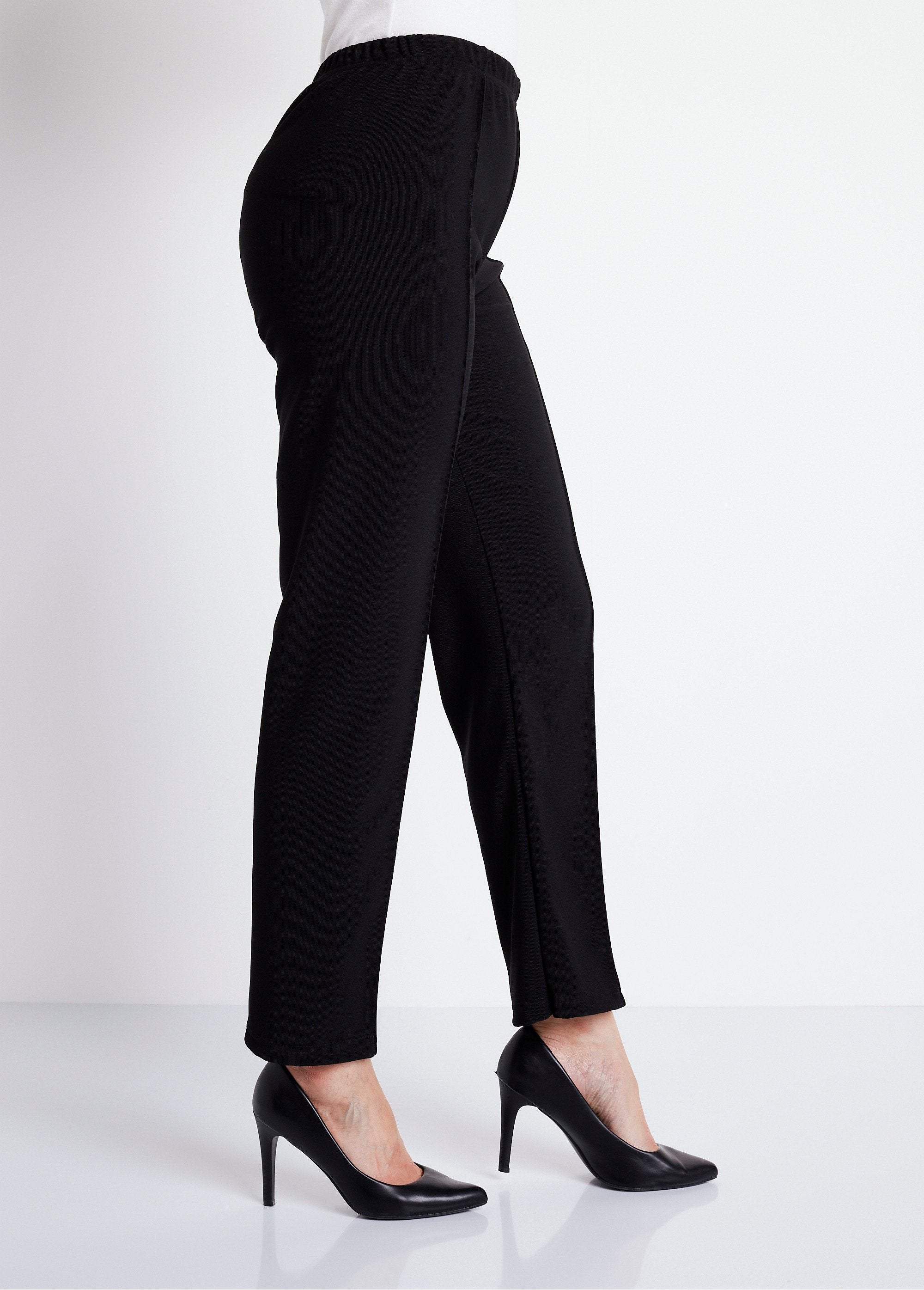 Rechte_broek_met_elastische_tailleband_in_ribgebreisel_ZWART_DR1_slim