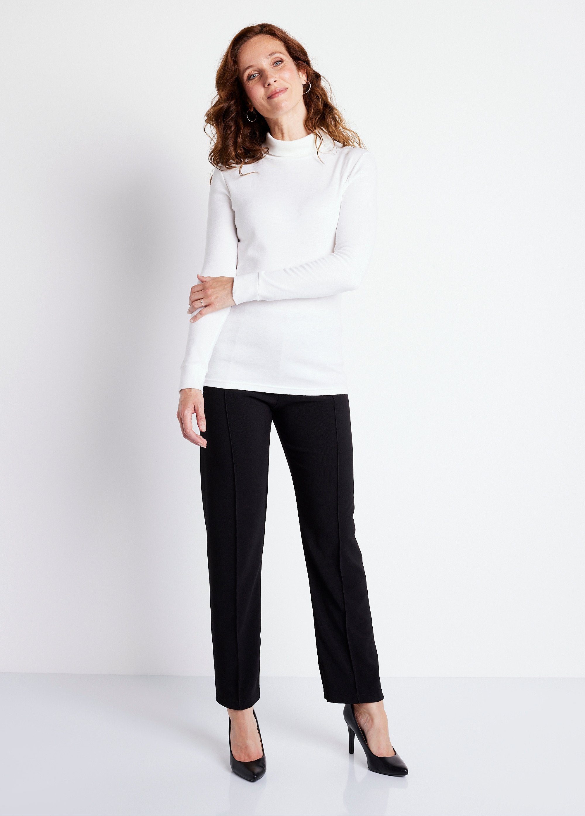 Rechte_broek_met_elastische_tailleband_in_ribgebreisel_ZWART_SF1_slim