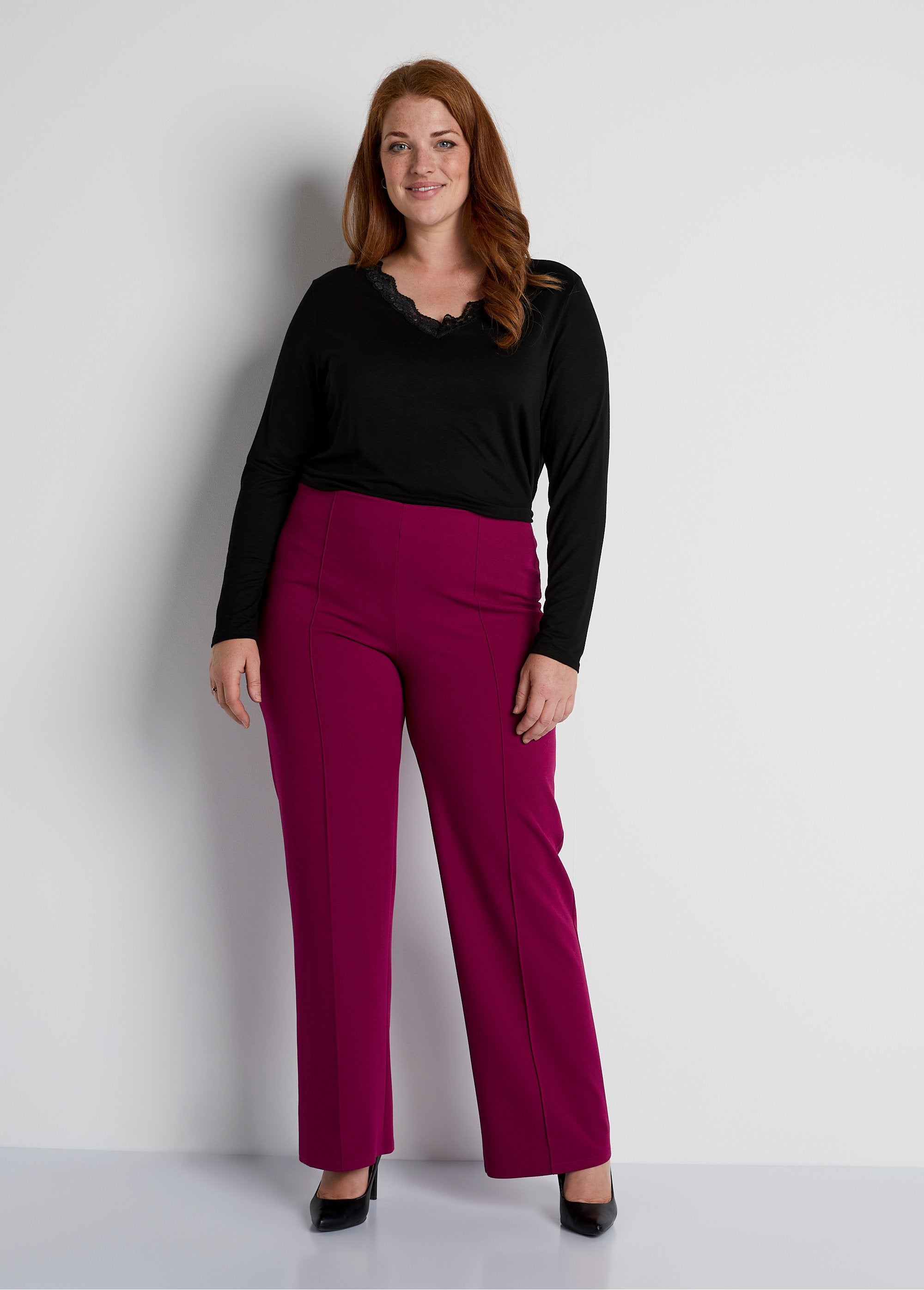 Broek_van_crêpe_breisel_met_elastische_tailleband_Framboos_SF1_curvy