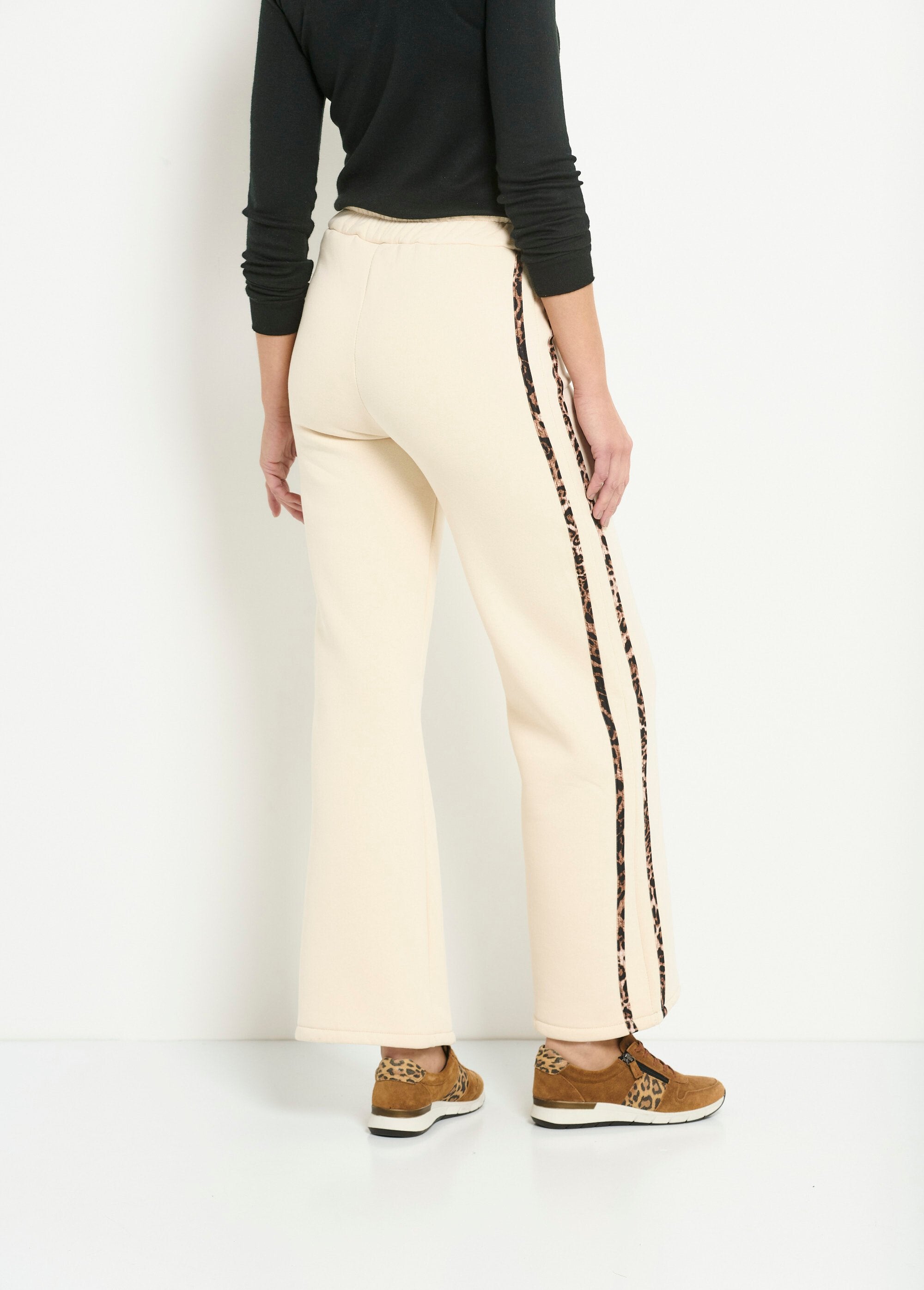 Comfort_fleece_broek_met_luipaardstreep_Beige_DO1_slim