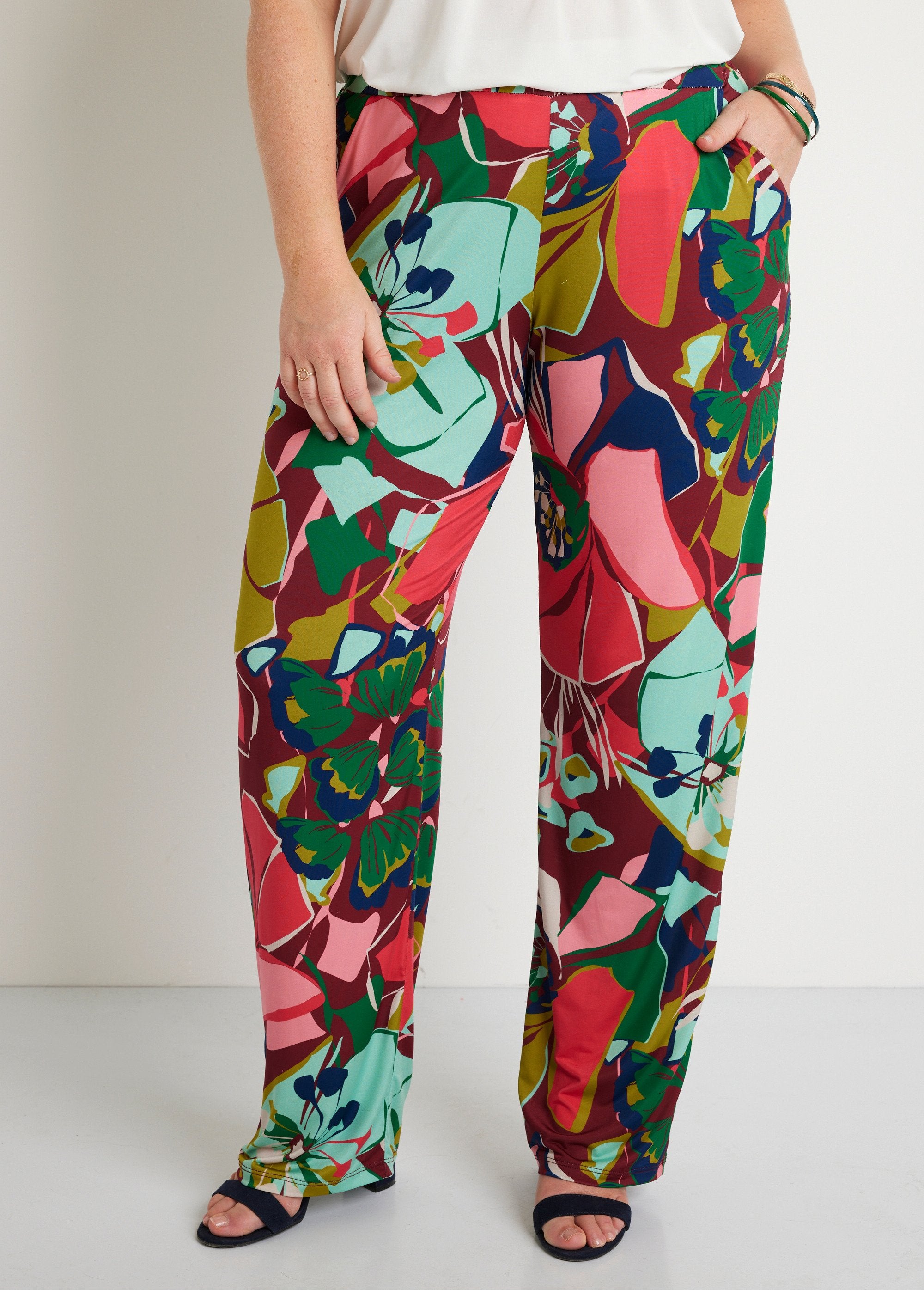 Broek_met_wijde_pijpen_en_semi-elastische_tailleband_Roze_en_groen_FA1_curvy