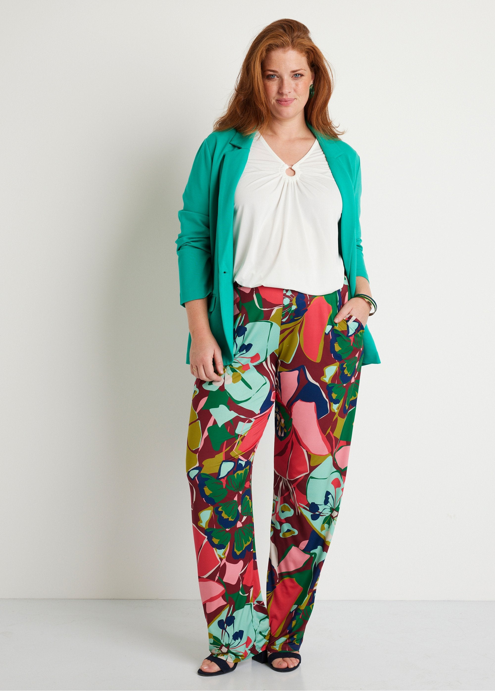 Broek_met_wijde_pijpen_en_semi-elastische_tailleband_Roze_en_groen_SF1_curvy