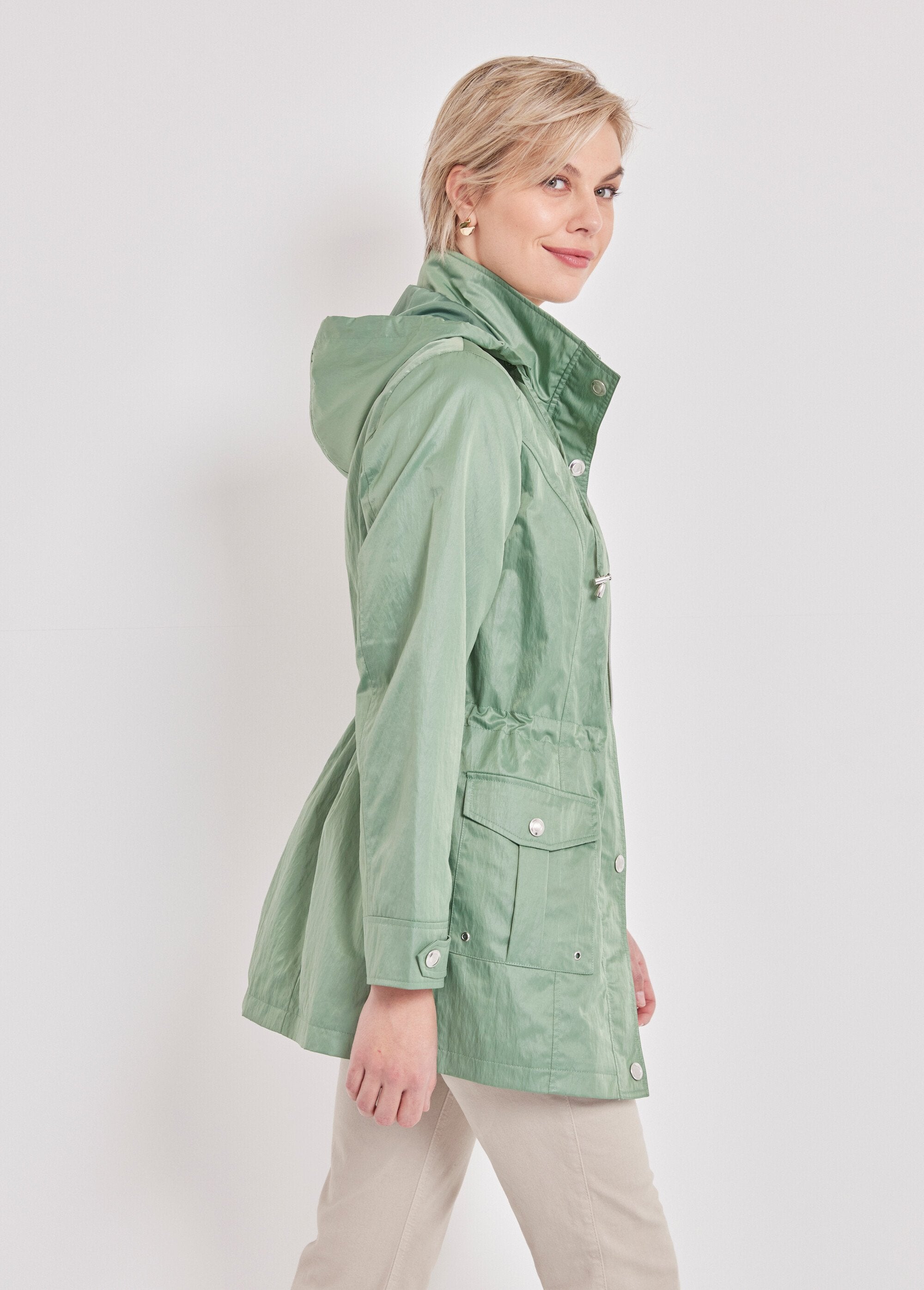 Parka_met_rits_en_drukknopen_Amandel_groen_DR1_slim