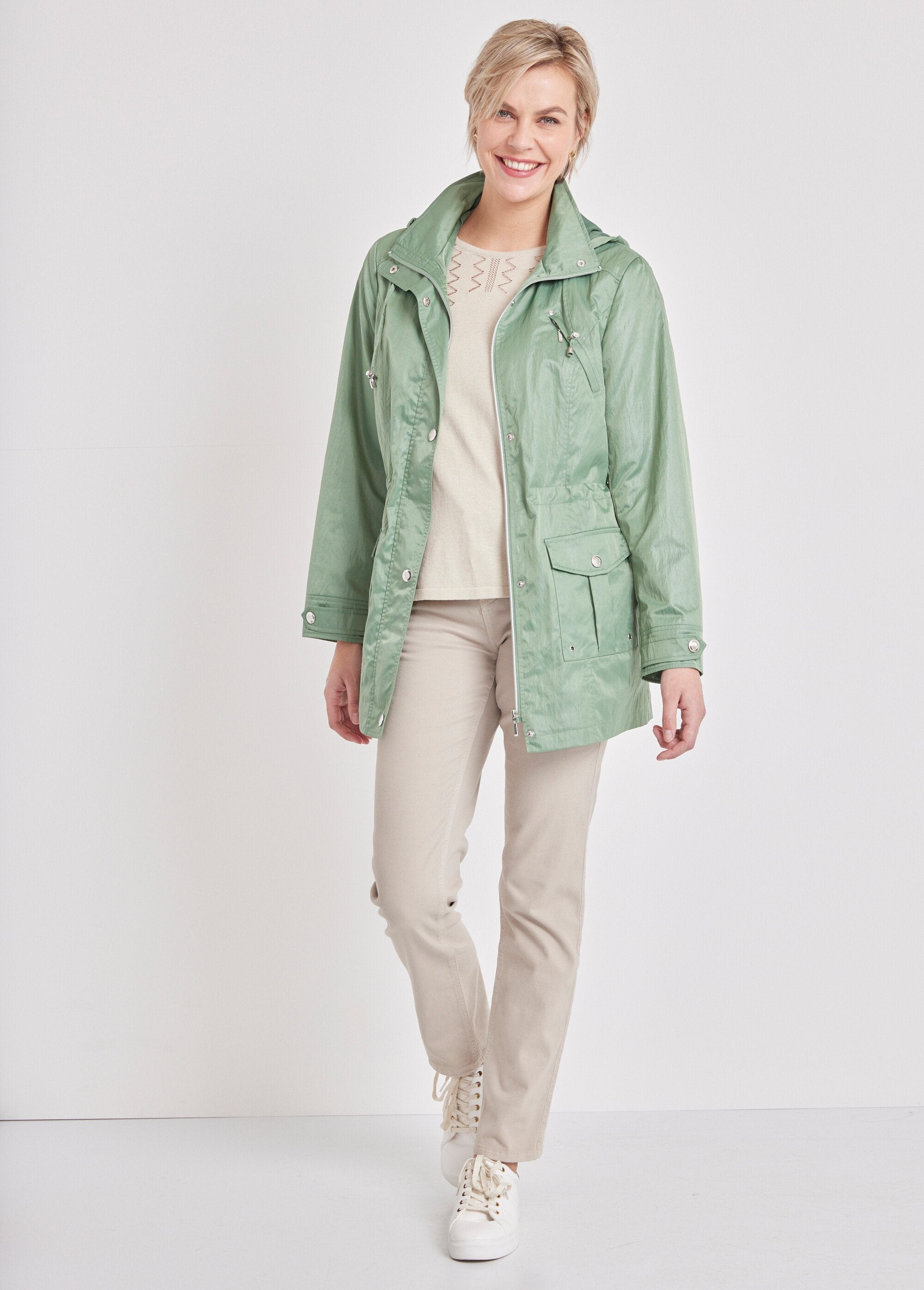 Parka_met_rits_en_drukknopen_Amandel_groen_SF1_slim