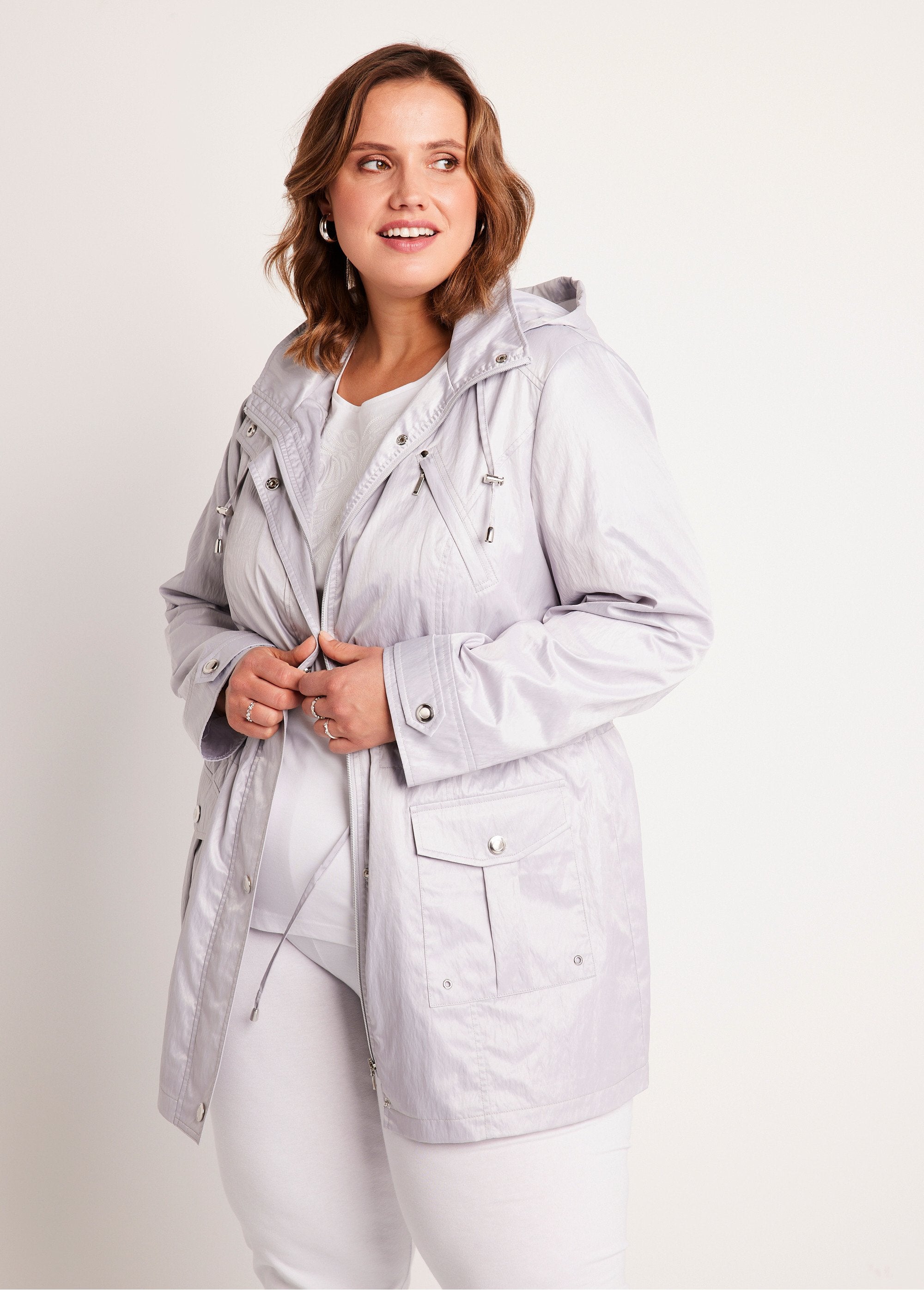 Parka_met_rits_en_drukknopen_Zilver_grijs_FA1_curvy