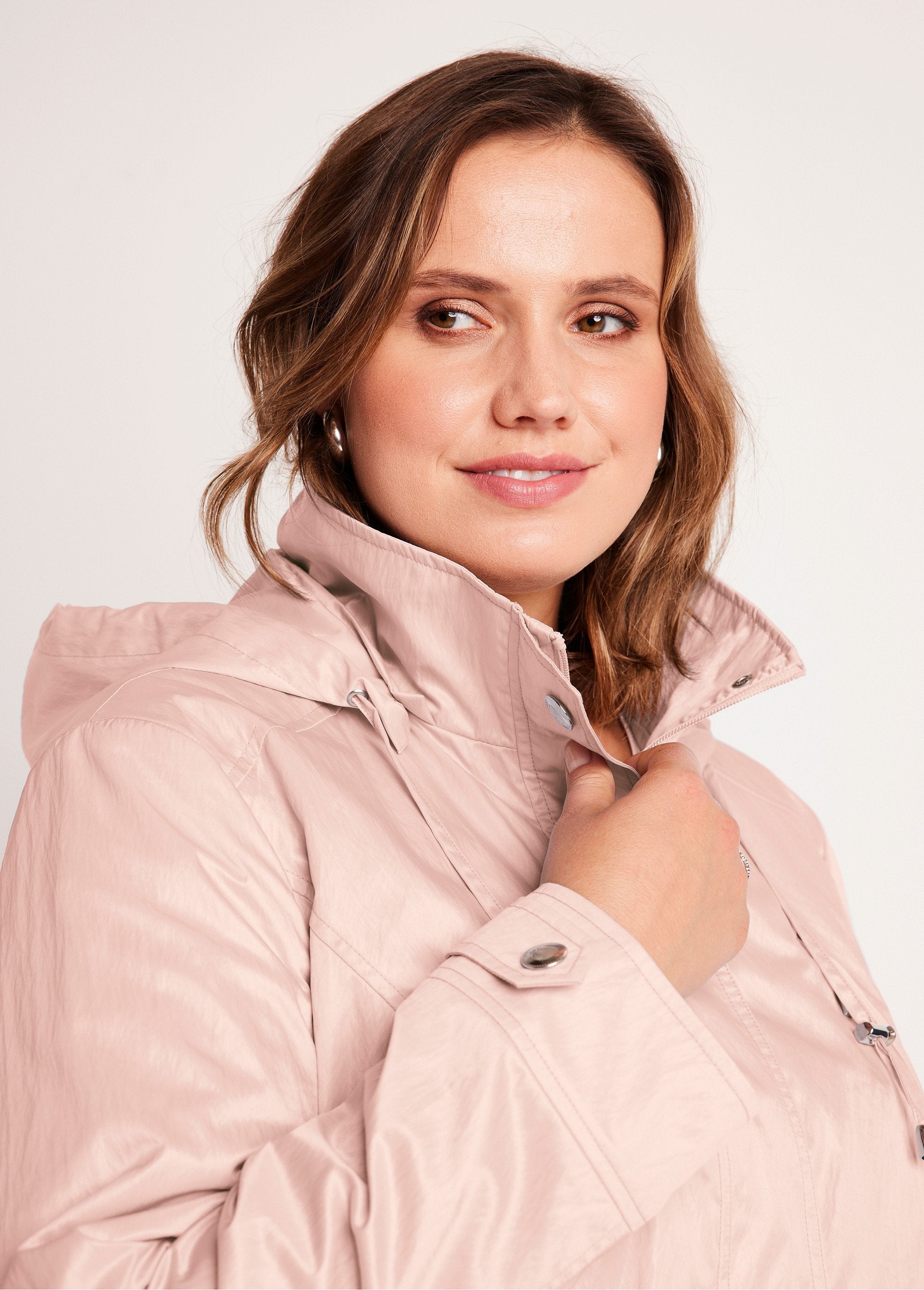 Parka_met_rits_en_drukknopen_Naakt_roze_DE1_curvy