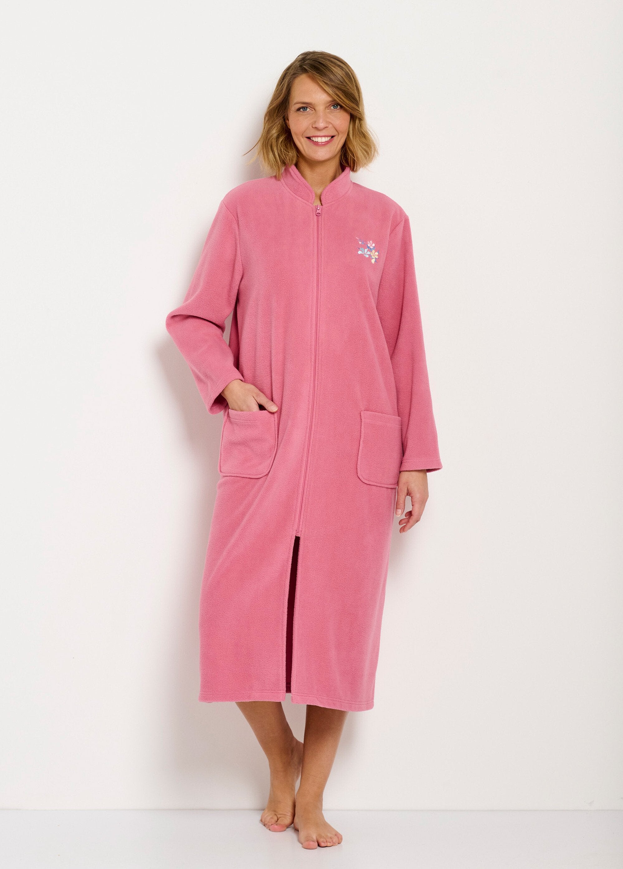 Warme_fleece_badjas_met_geborduurde_ritssluiting_Vieux_rose_FA1_slim