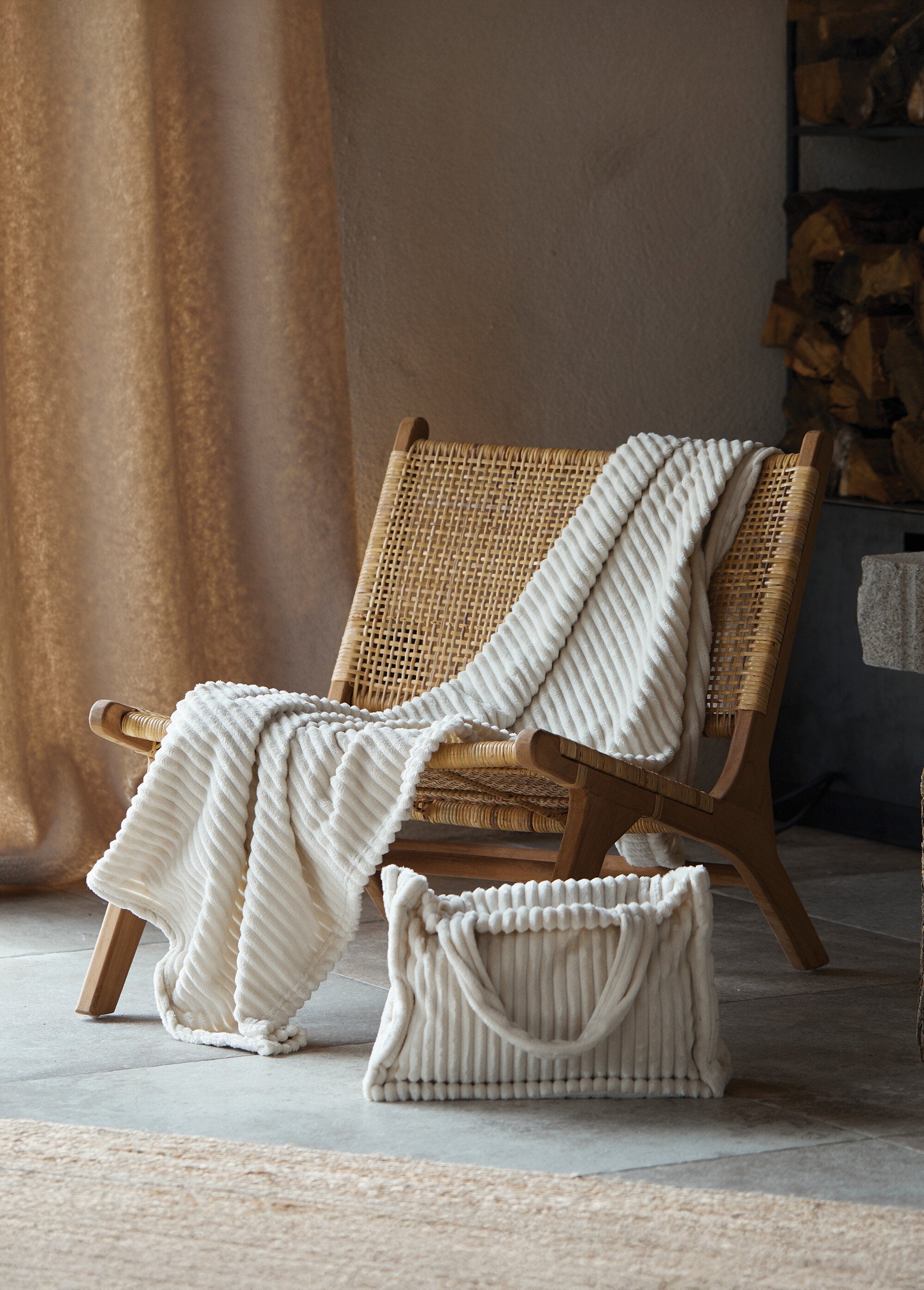 Pluche_deken_met_ribbeleffect_Ecru_SF1_slim