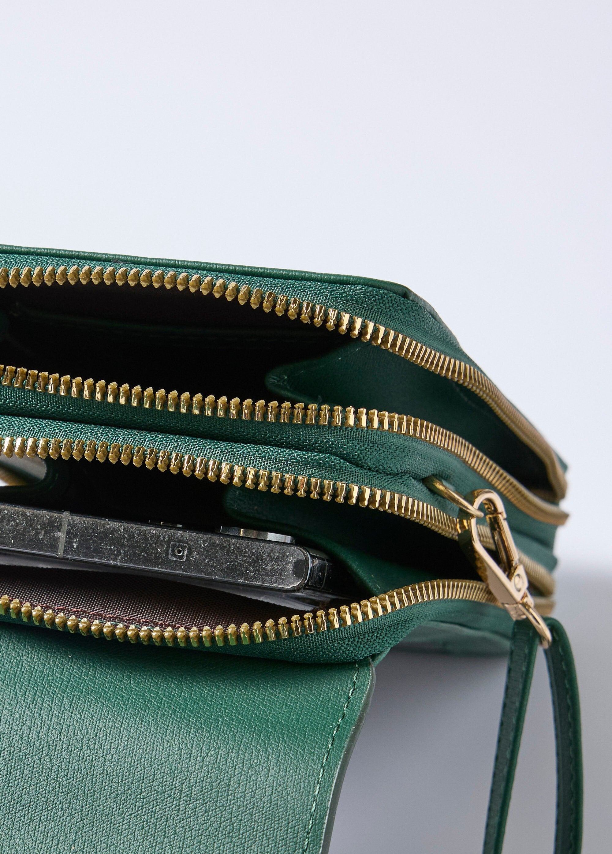 Kunstlederen_telefoonhoesje_met_2_compartimenten_Vert_DE1_slim