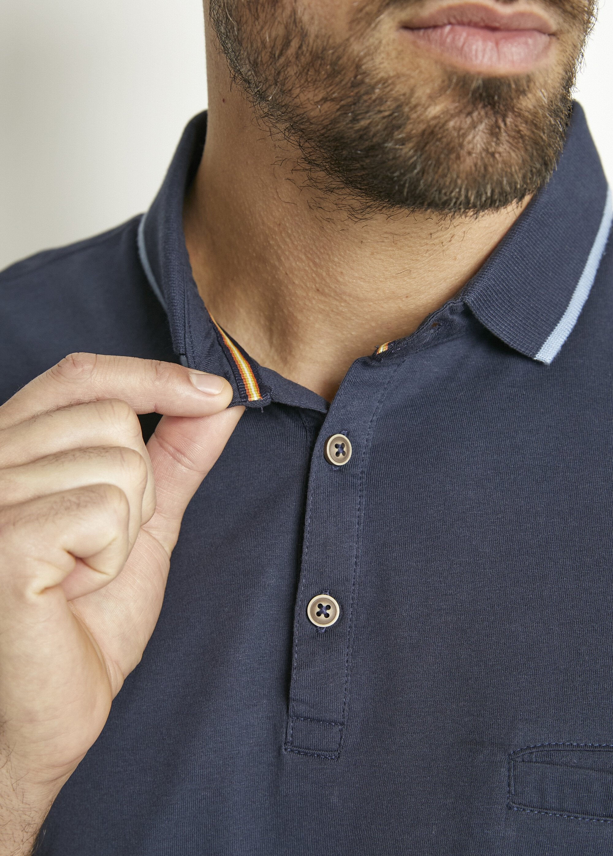 Effen_jersey_poloshirt_met_tweekleurige_katoenen_kraag_Marine_DE2_slim