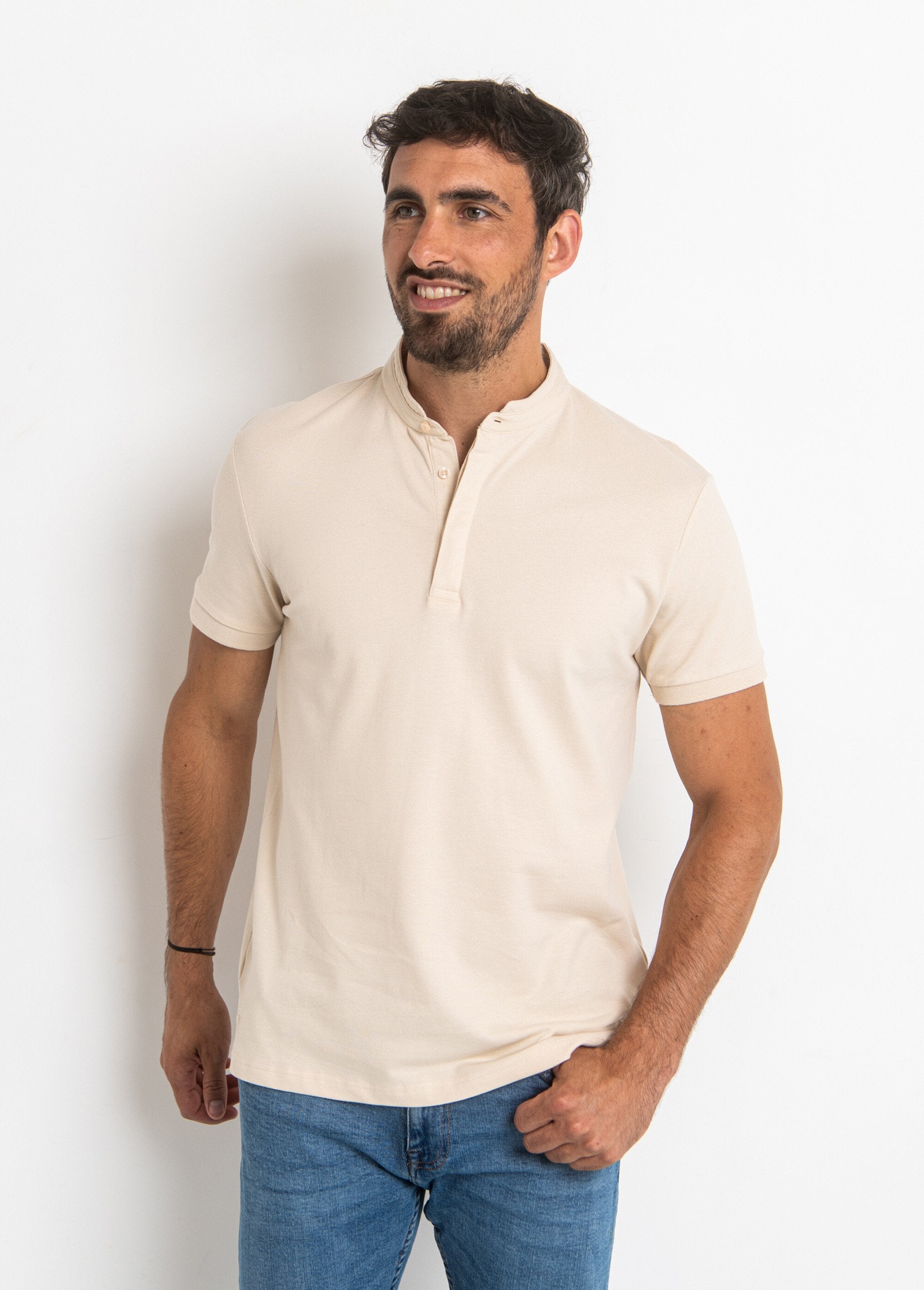 Poloshirt_met_korte_mouwen_en_Mao_kraag_Beige_FA1_slim