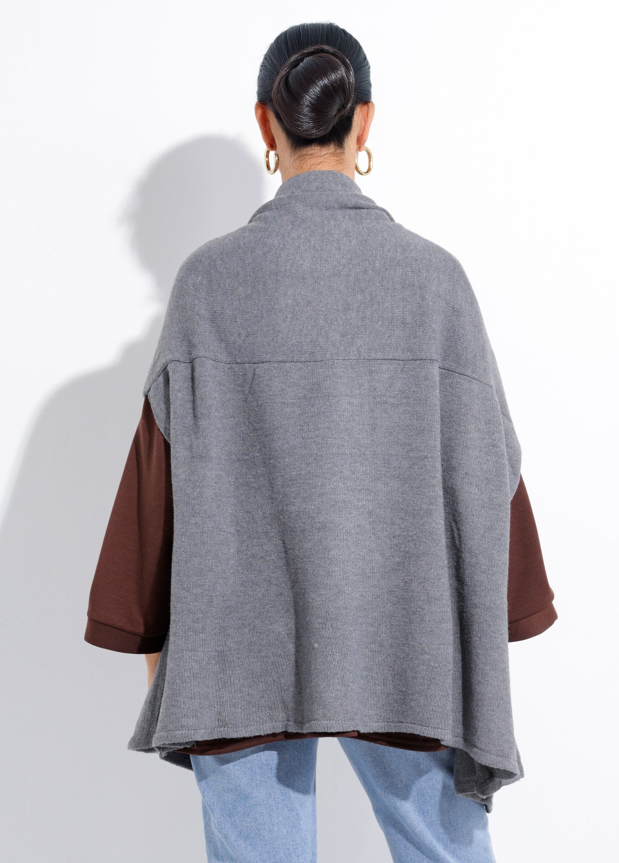 Warme_gebreide_cape_poncho_met_wol_Gris_DO1_slim
