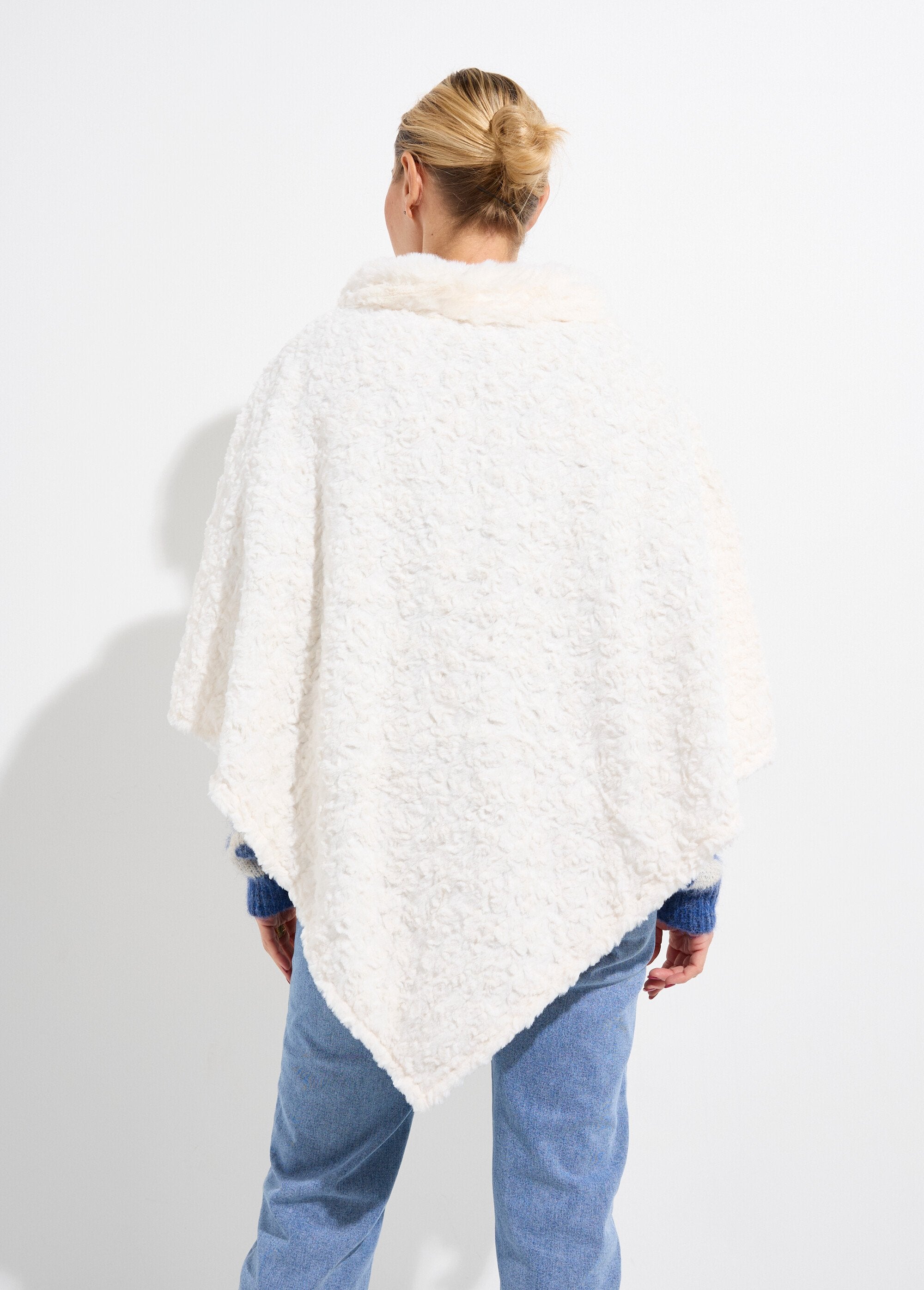 Poncho_col_montant_en_polaire_façon_sherpa_Ecru_DO1_slim