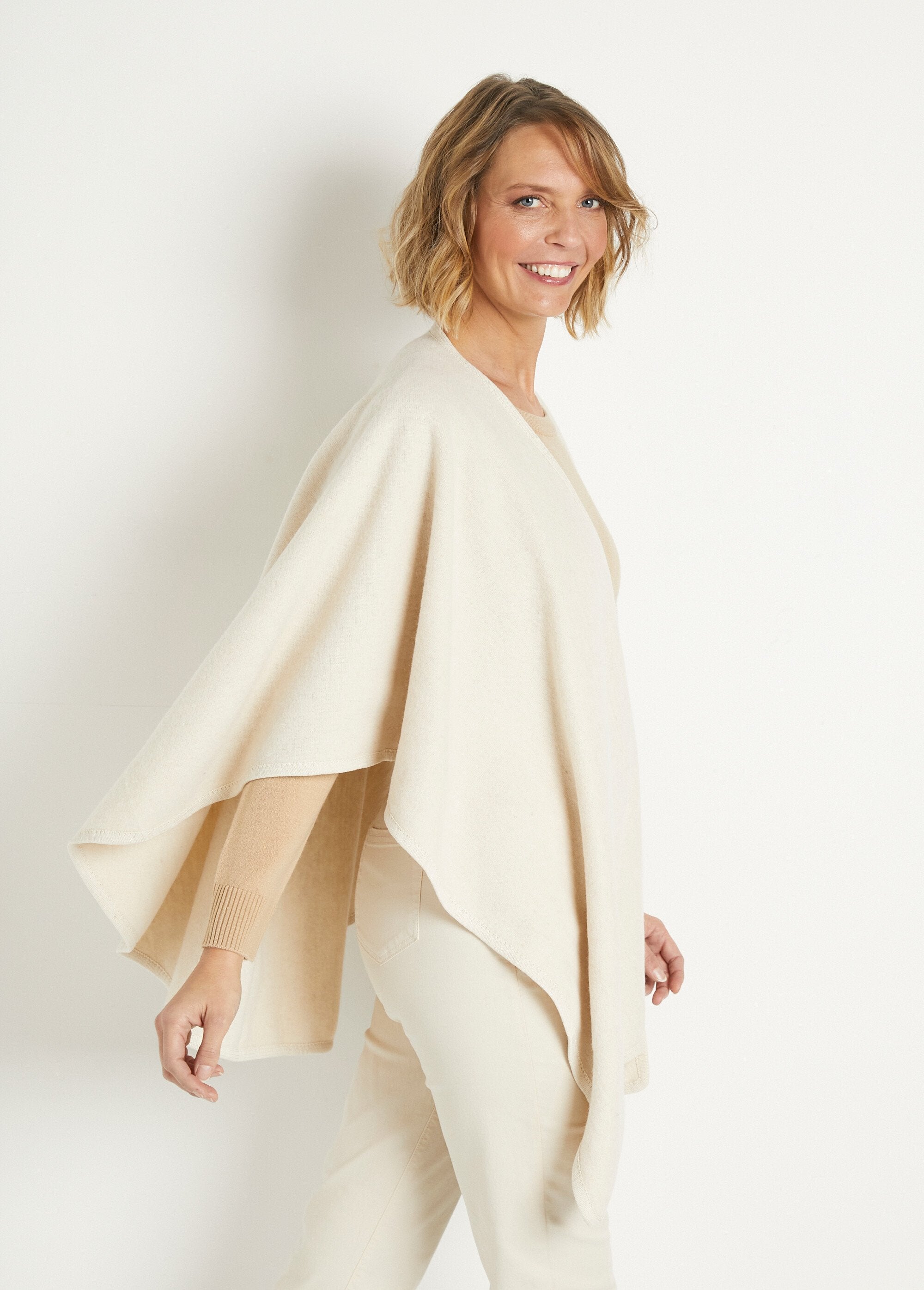 Poncho_van_warme_ton-sur-ton_biais-stof_Beige_DR1_slim