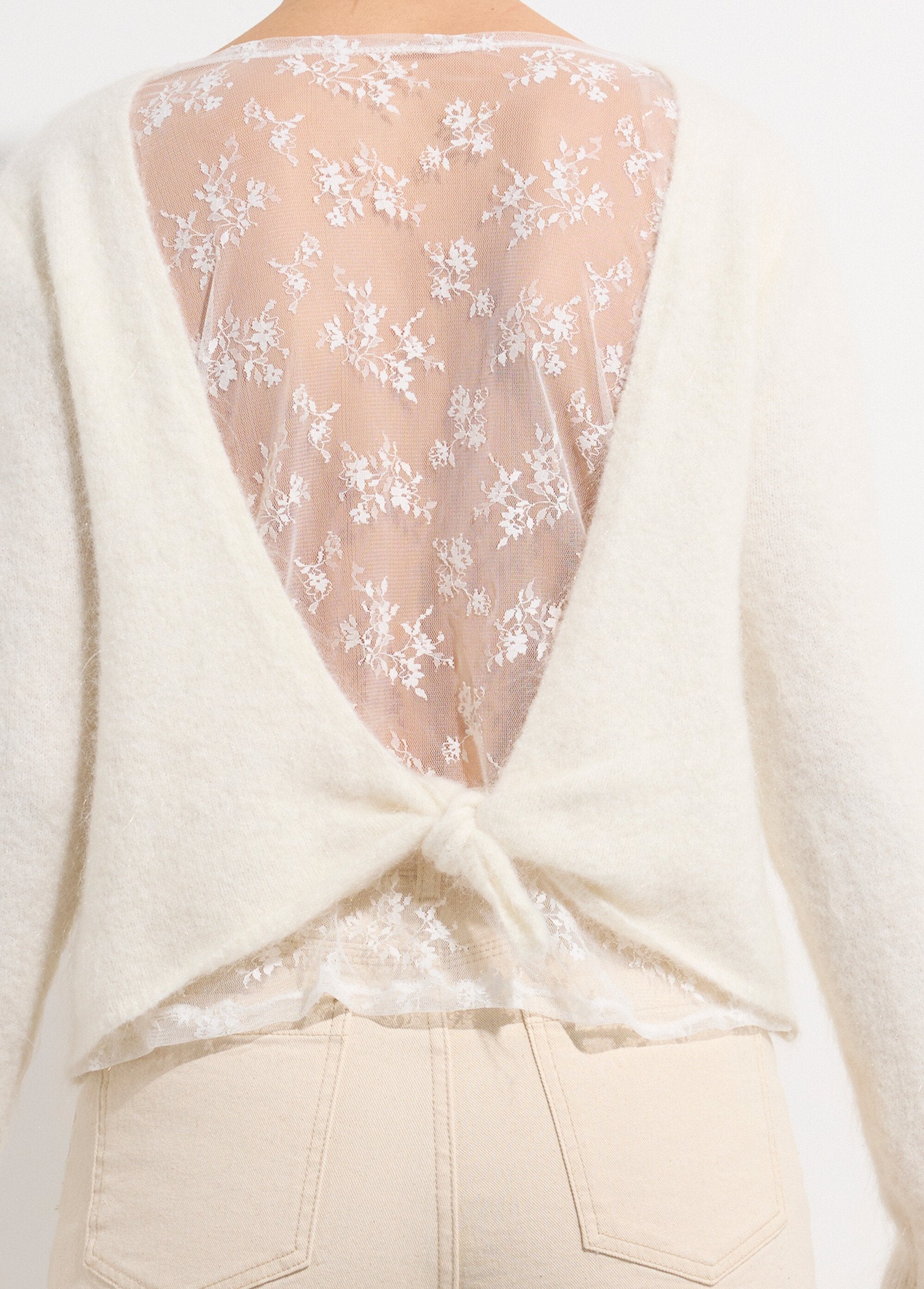 Trui_met_wol_en_kanten_rugdetail_Ecru_DE2_slim