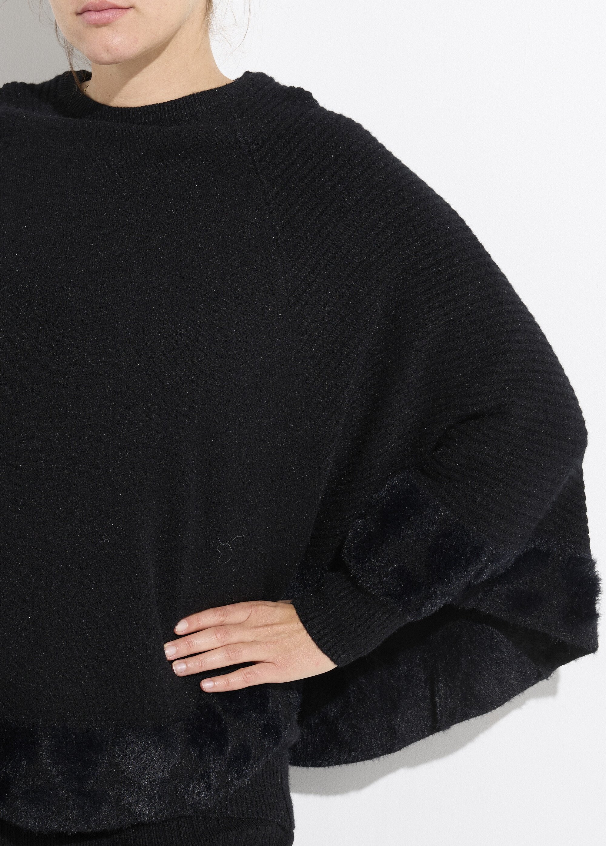 Poncho_cape_maille_coeurs_et_col_rond_Noir_DE1_curvy