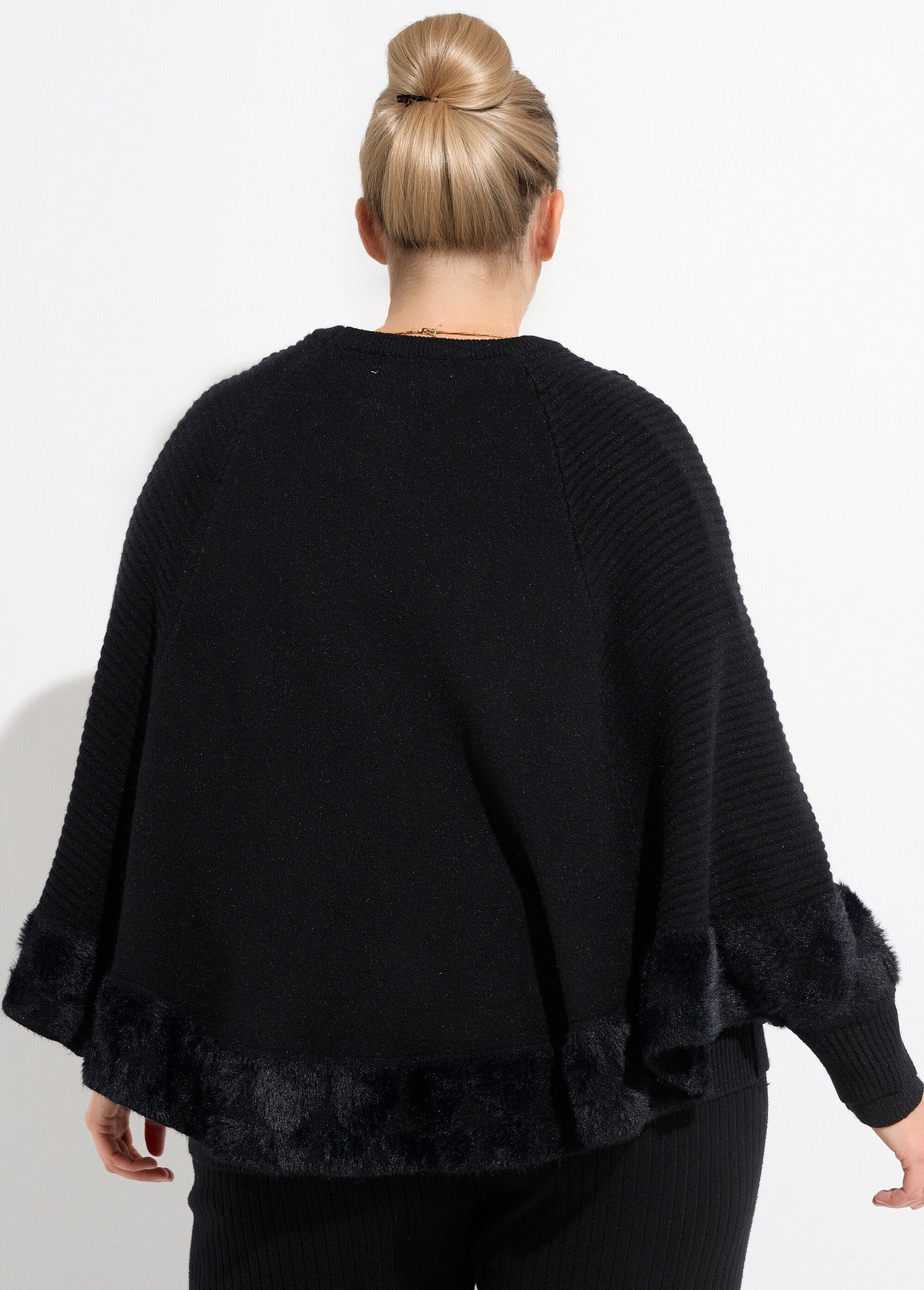 Poncho_cape_maille_coeurs_et_col_rond_Noir_DO1_curvy