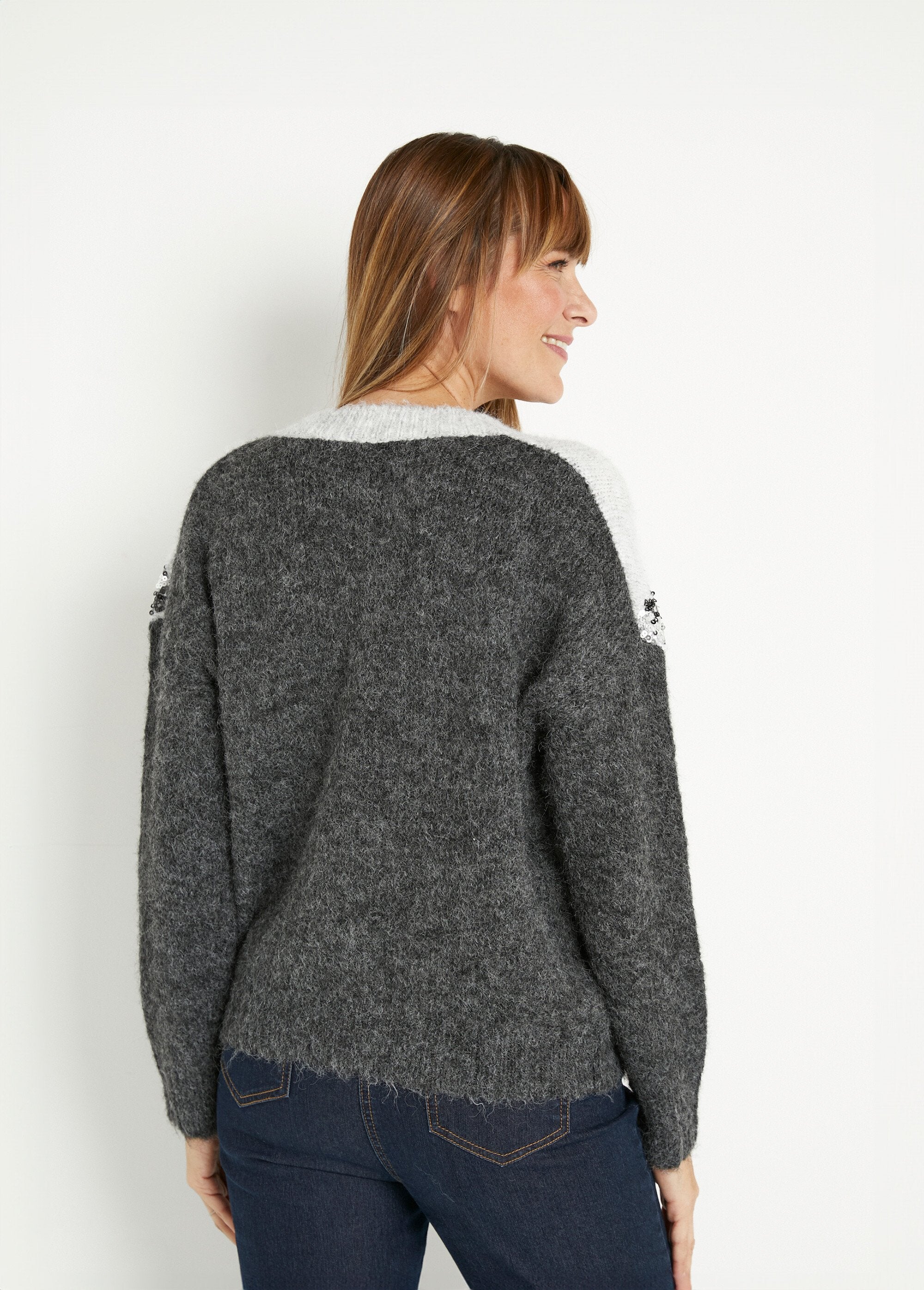 Warme_tweekleurige_trui_met_V-hals_en_pailletten_Gris_DO1_slim