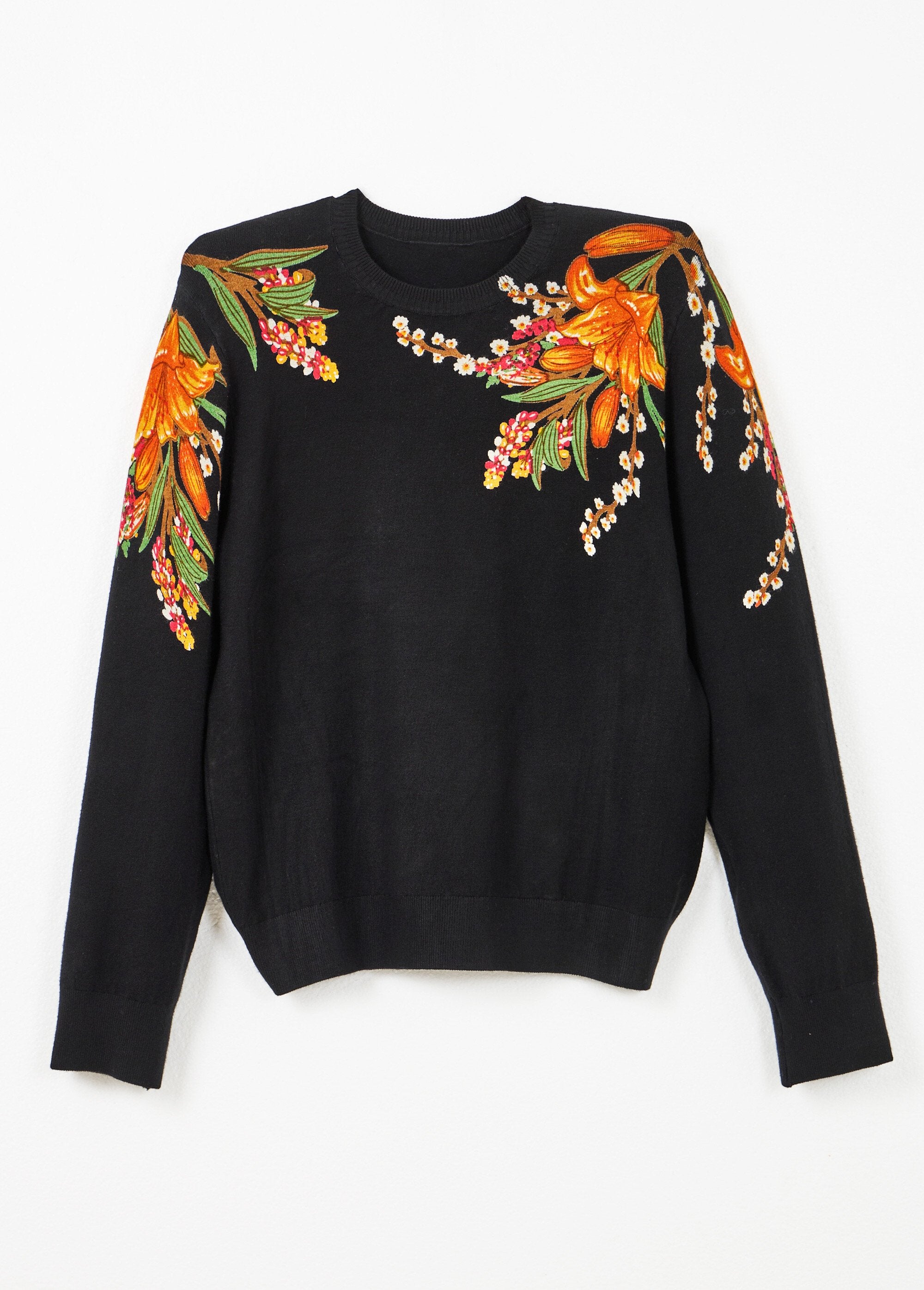 Warme_trui_met_lange_mouwen_en_ronde_hals_met_bloemenprint_Noir_AP1_slim