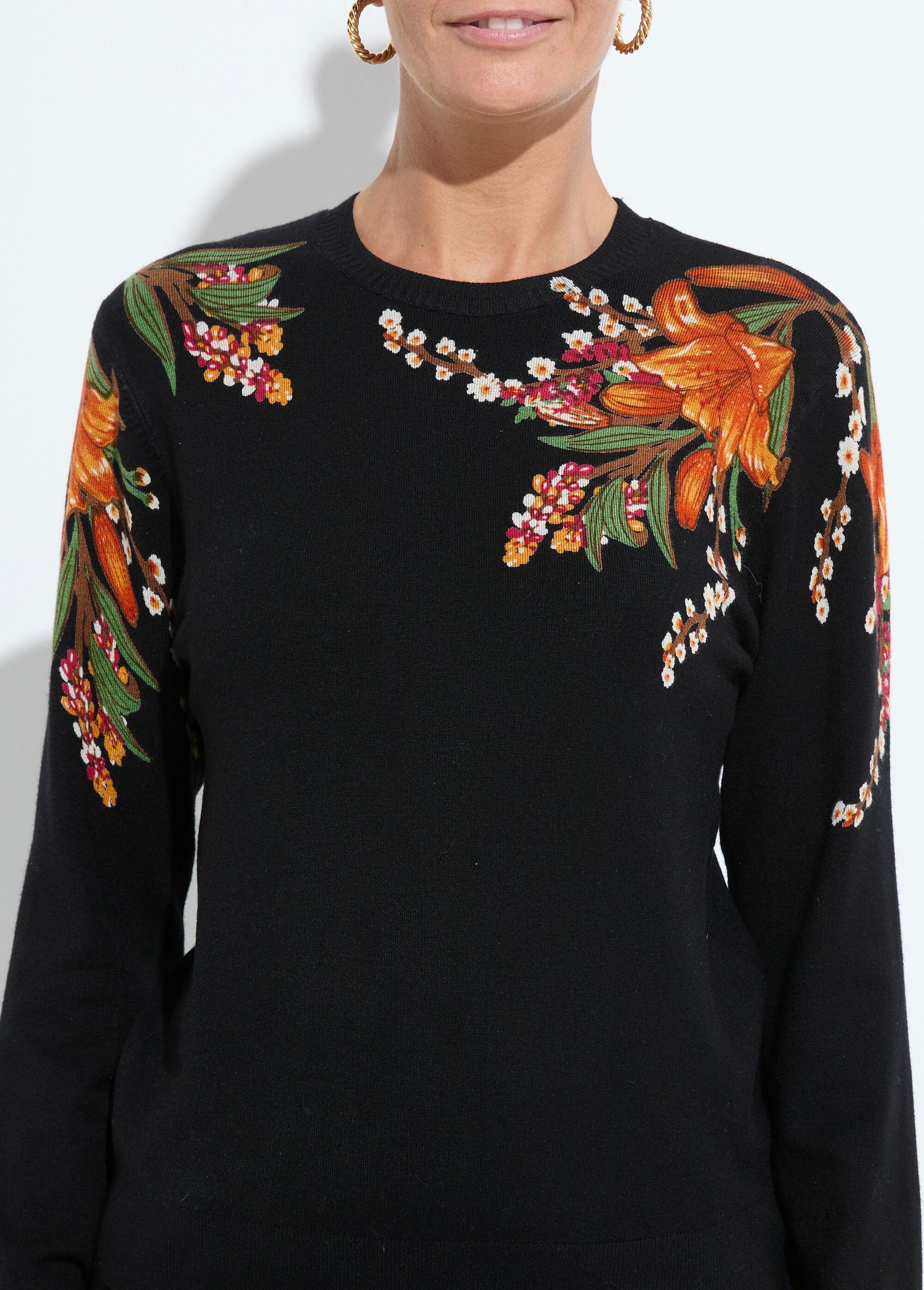 Warme_trui_met_lange_mouwen_en_ronde_hals_met_bloemenprint_Noir_DE1_slim