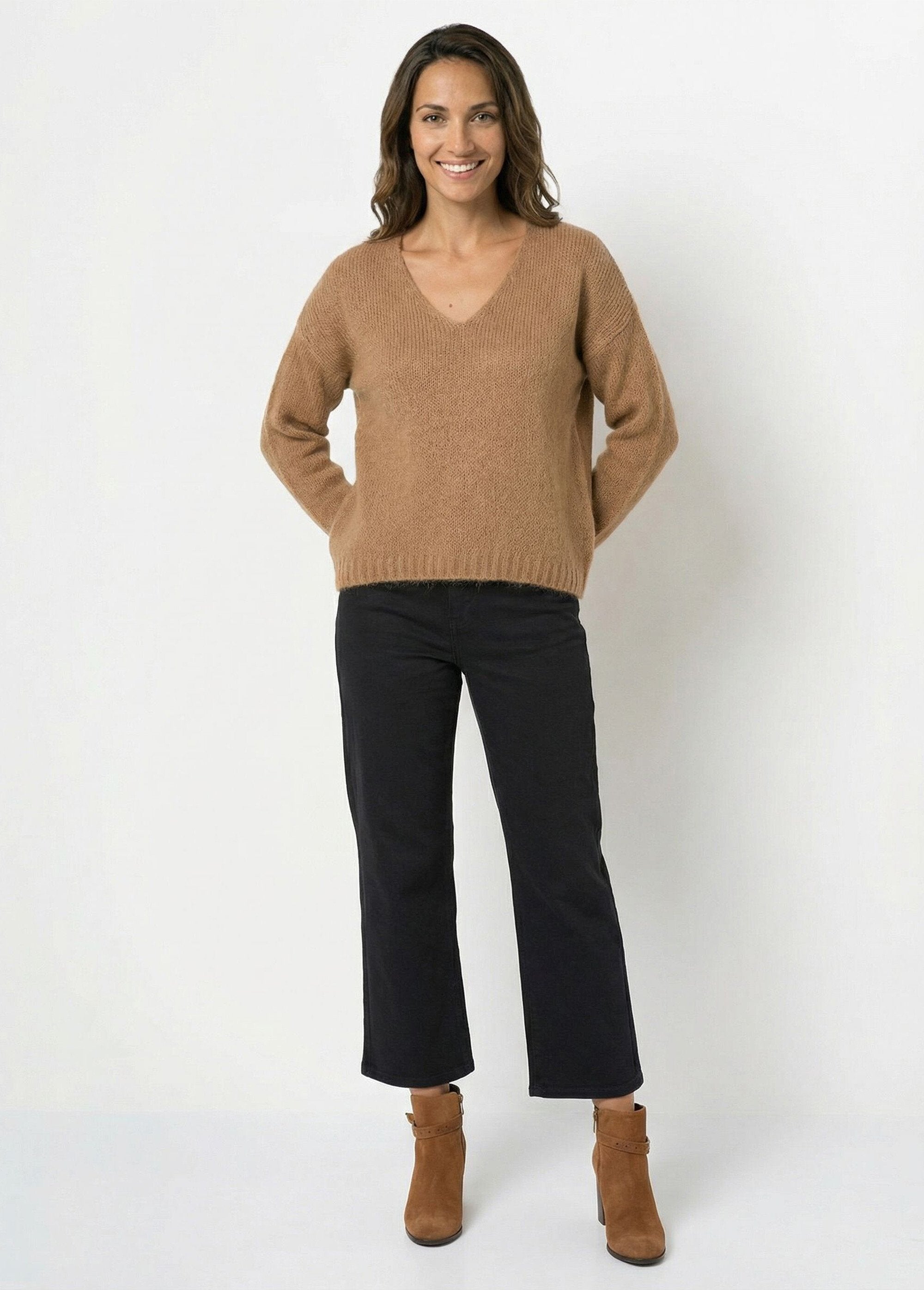 Pull_chaud_col_V_en_maille_avec_mohair_Camel_SF1_slim