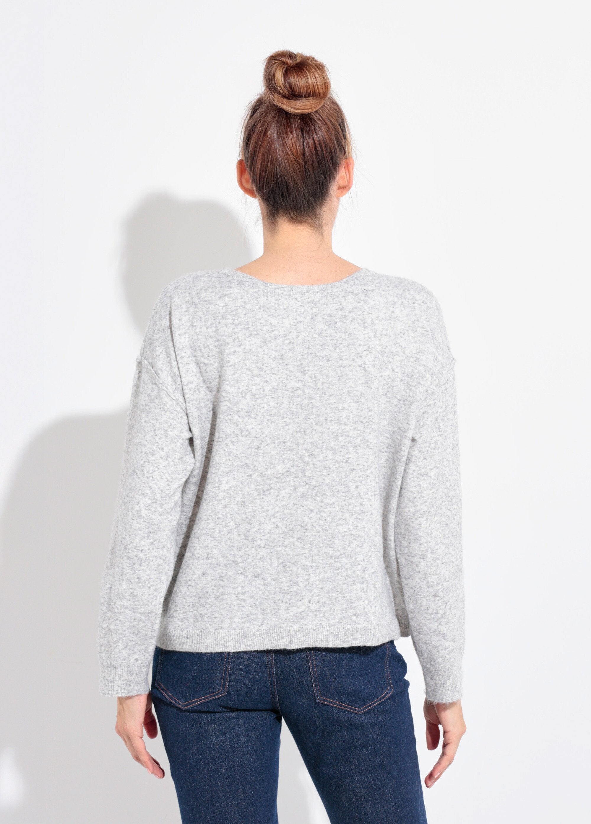 Warme_trui_met_ronde_hals_van_wol_Gris_clair_DO1_slim